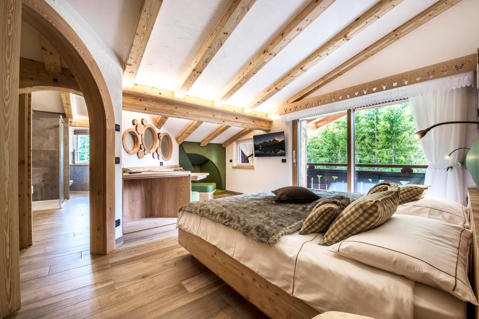 Suite with Hot Tub
