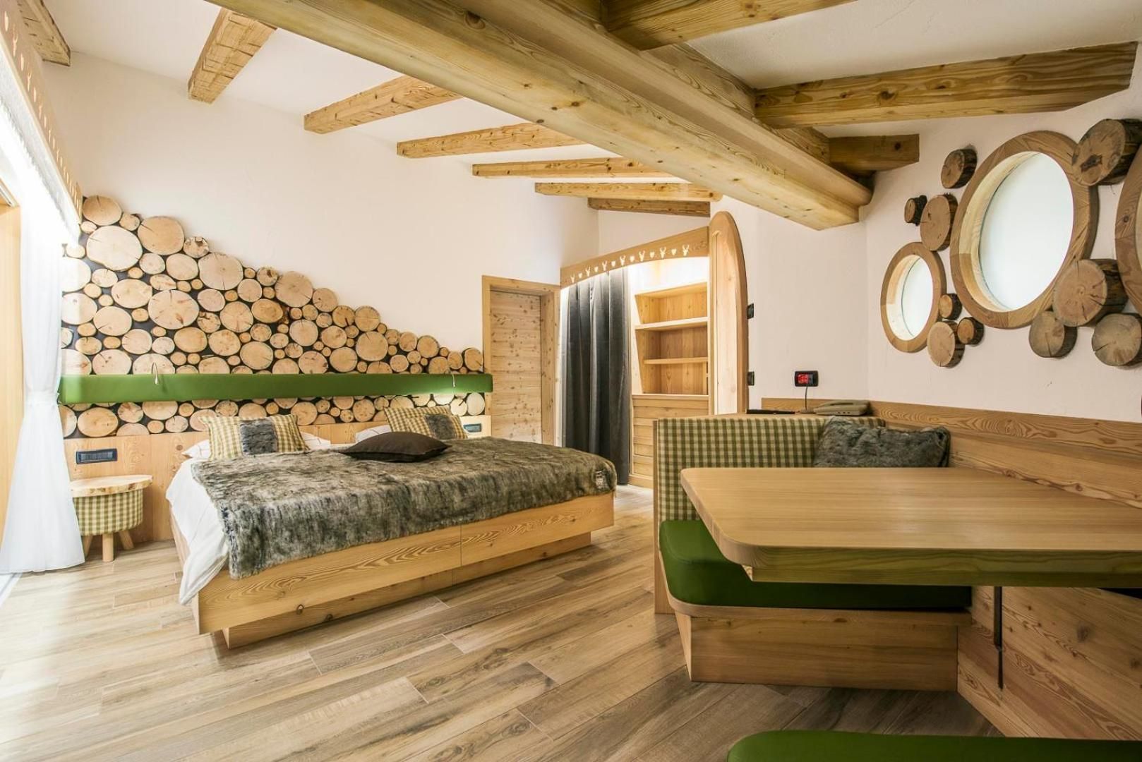 Suite with Hot Tub