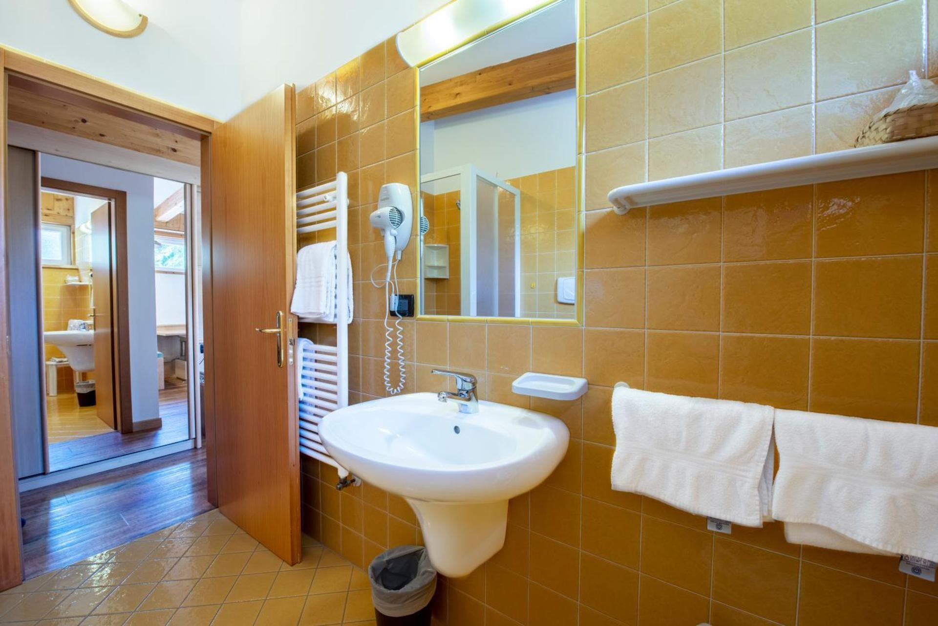 Double or Twin Room with Mountain View
