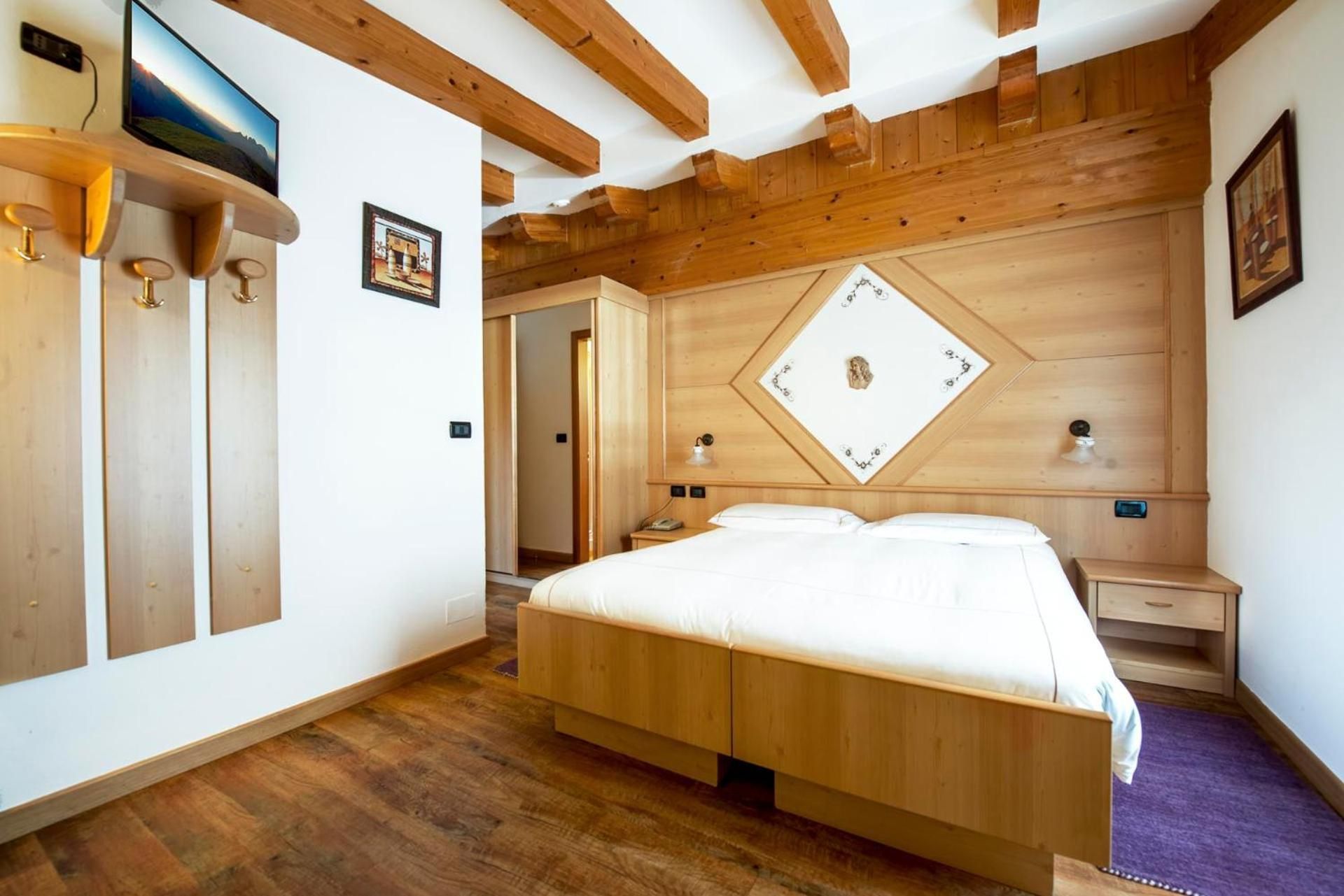 Double or Twin Room with Mountain View