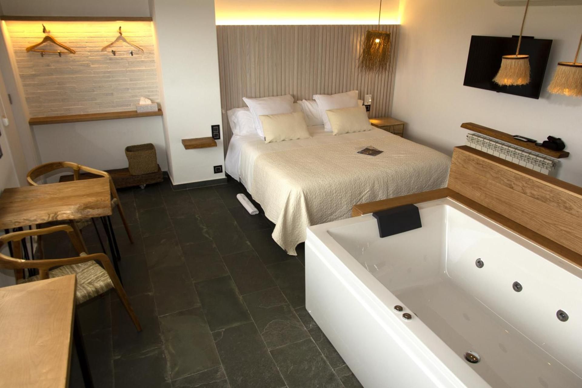Queen Room with Spa Bath