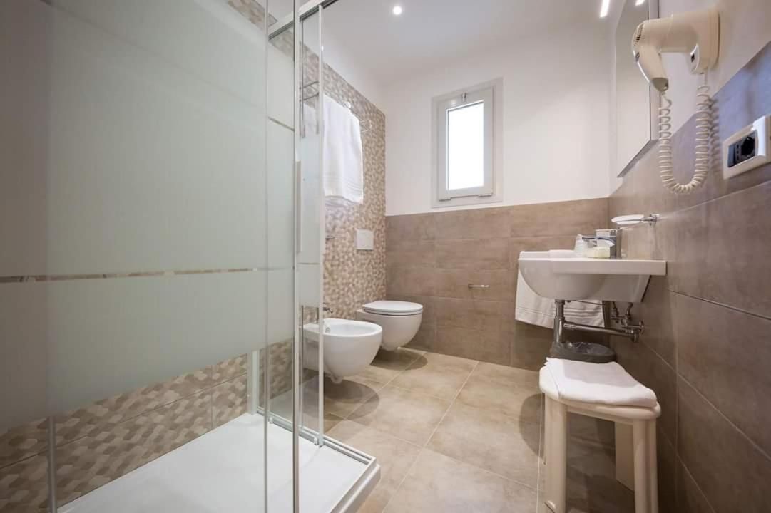 Junior Suite with Partial Sea View