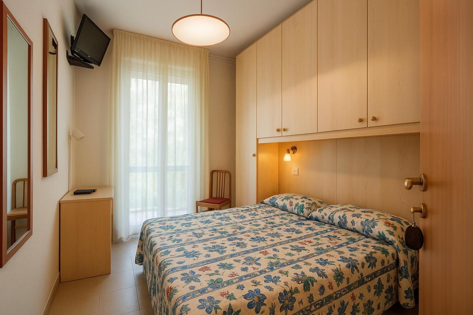 Single Room with Balcony and Partial Sea View