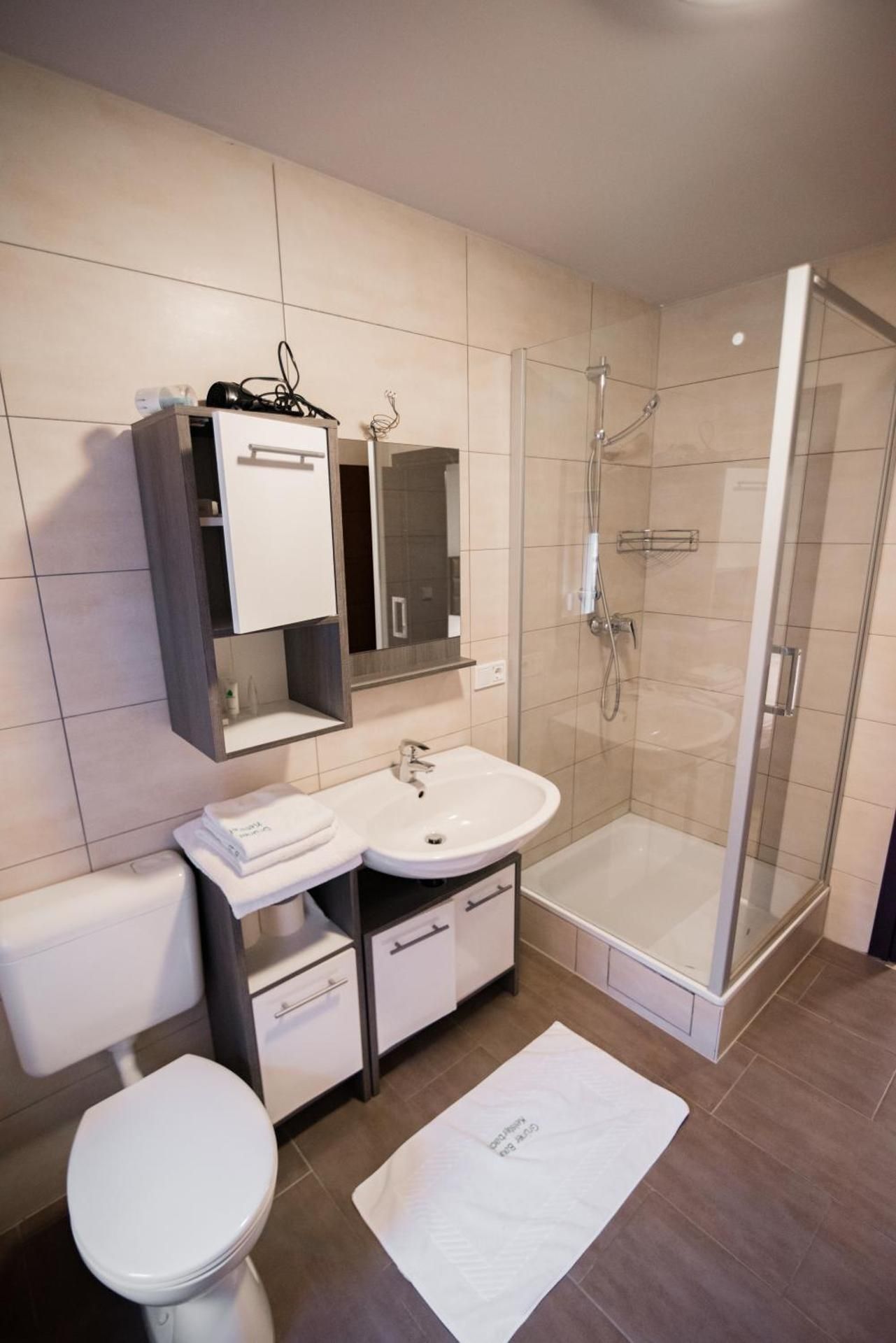 Twin Room with Shower