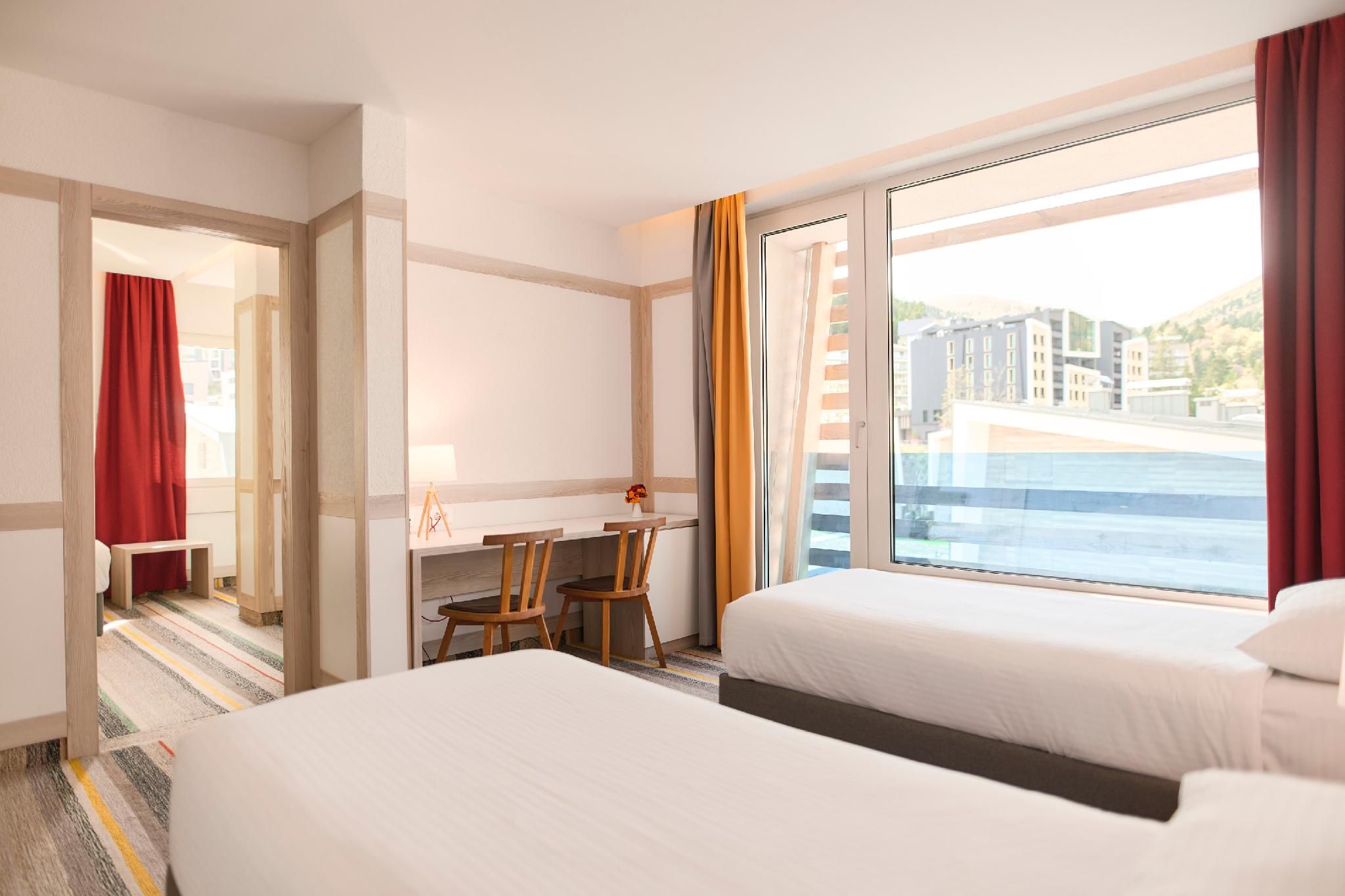 Deluxe Suite with Mountain View