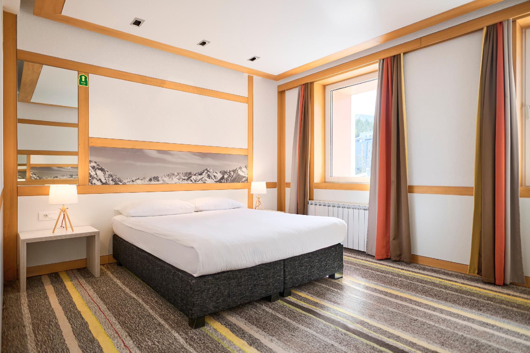 Deluxe Double or Twin Room with Mountain View