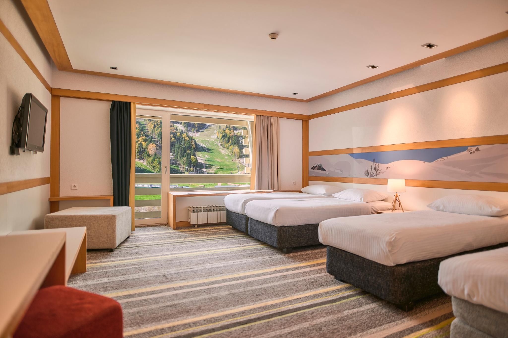 Deluxe Triple Room with Balcony and Mountain view