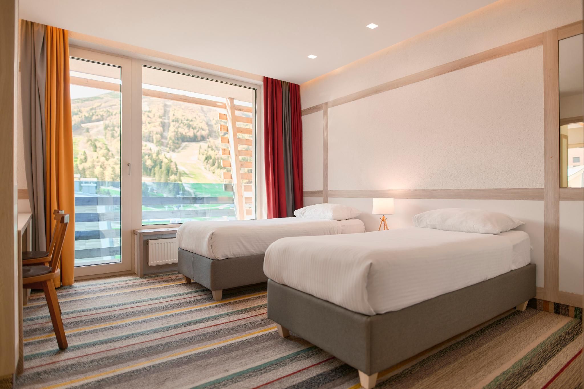 Deluxe Suite with Mountain View