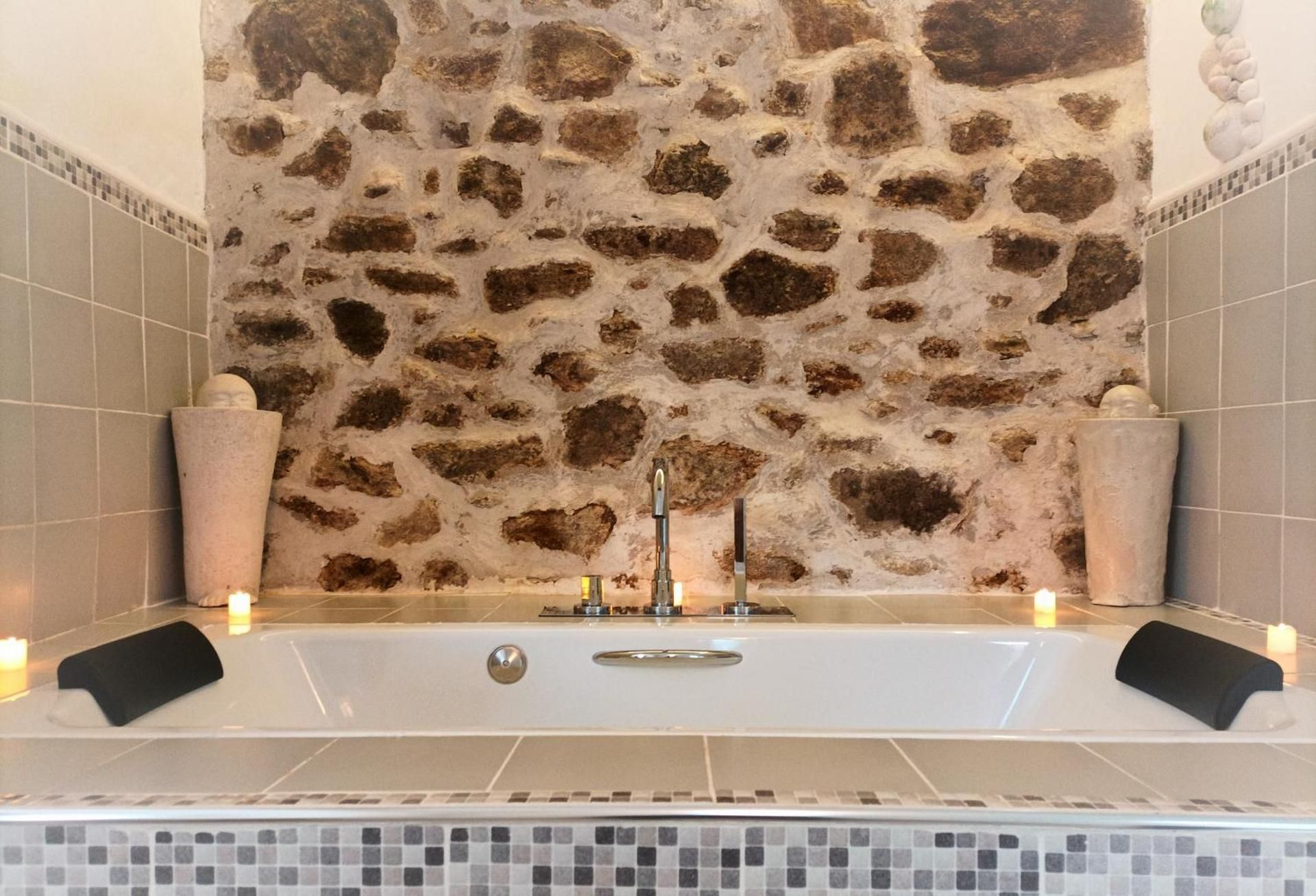 Deluxe Queen Suite