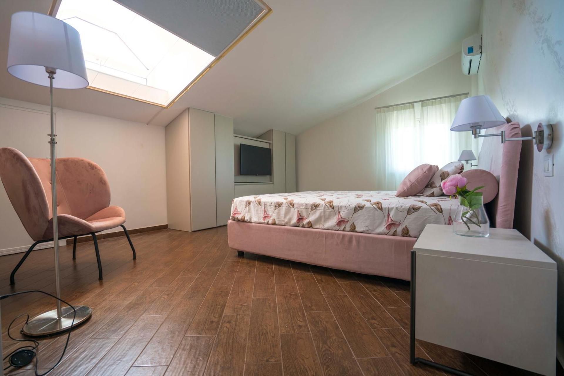 Queen Room with Garden View