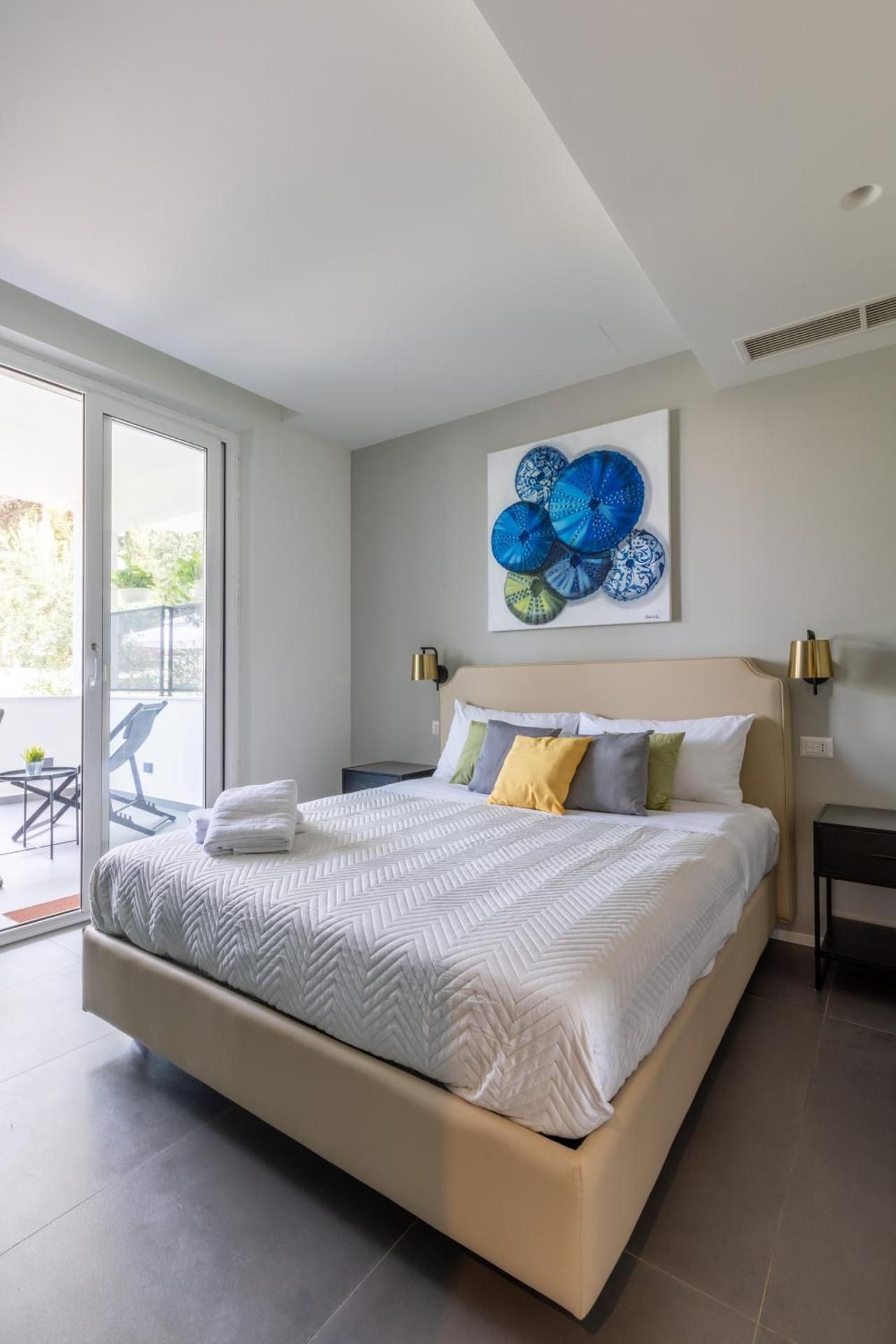 Apartment with Garden View