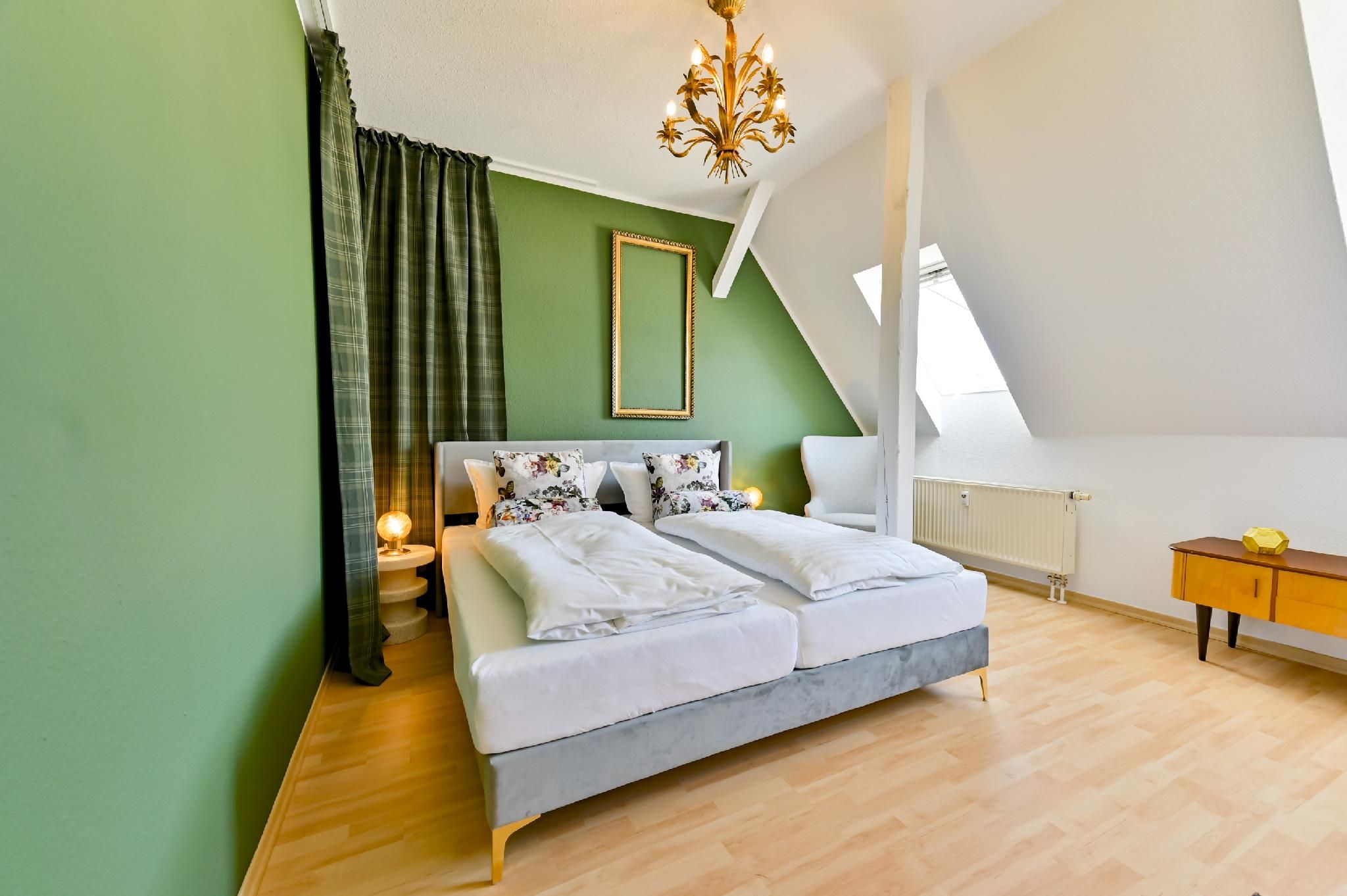 Design-Maissonette-Apartment-Eigenes Badezimmer-Stadtblick