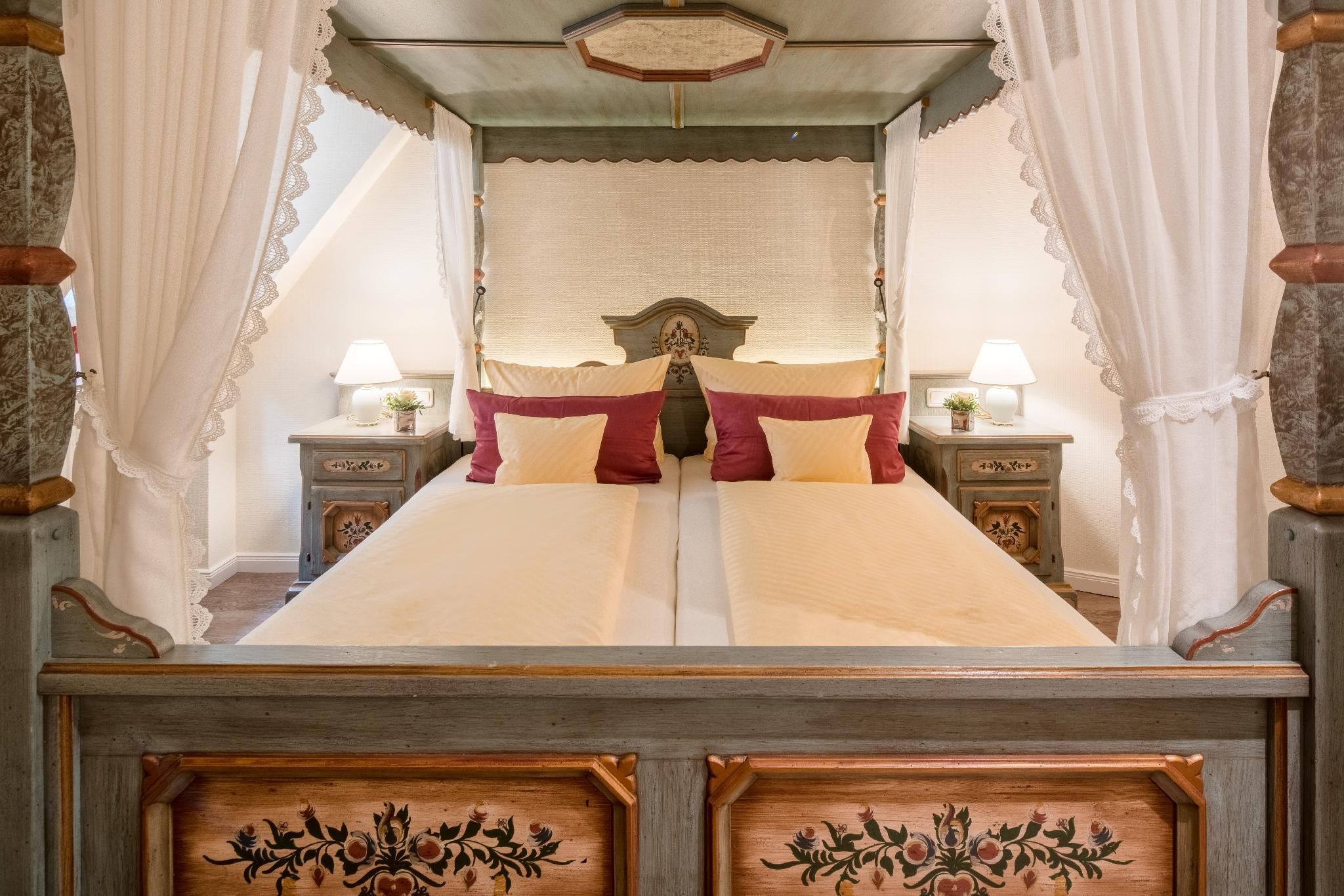 Suite with Bathtub