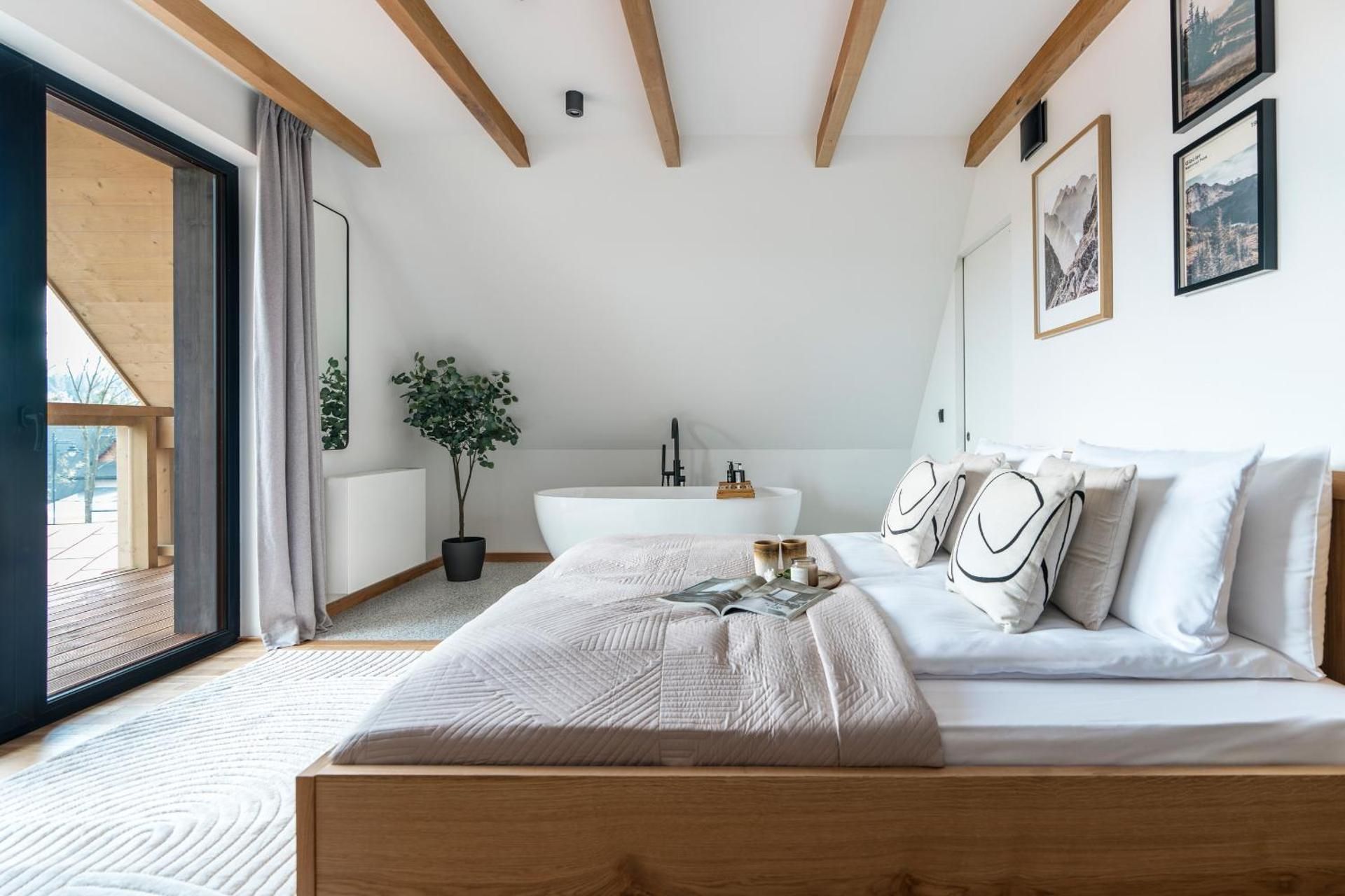 Studio with Bathtub