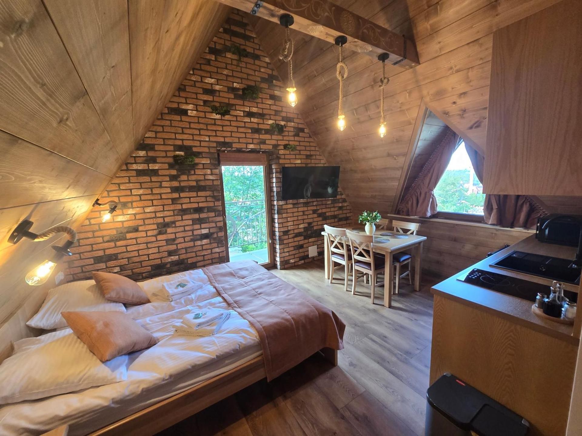 One-Bedroom Apartment with View