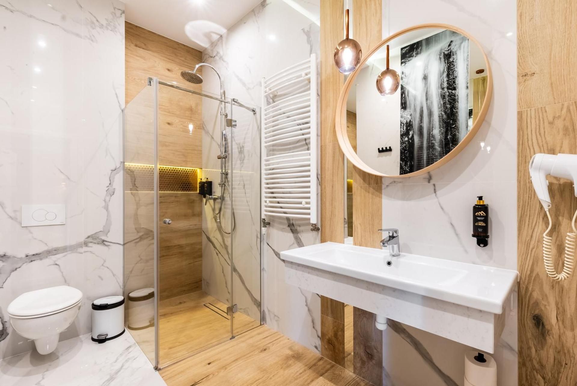 Deluxe One-Bedroom Apartment