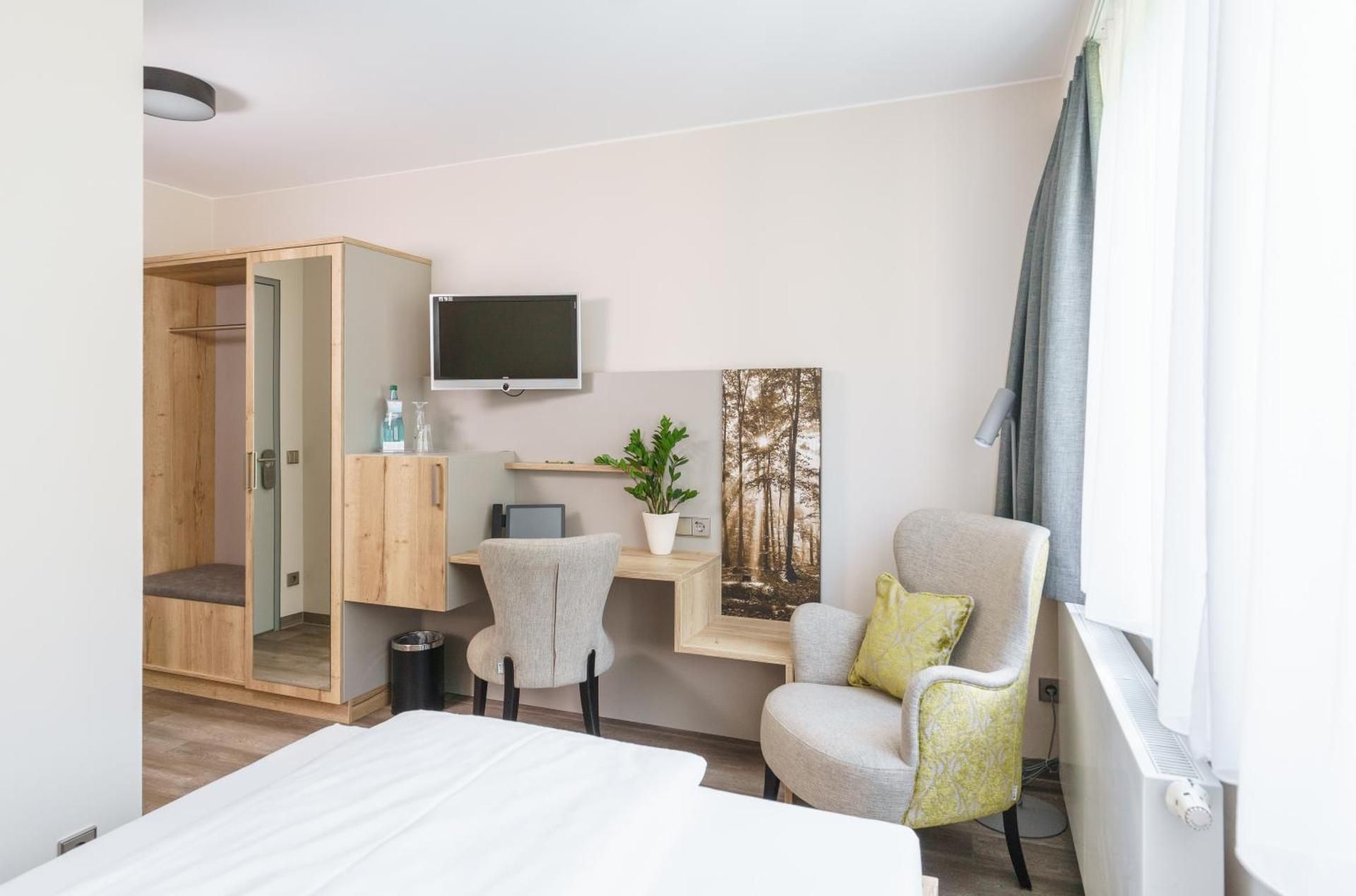 Standard Queen Room