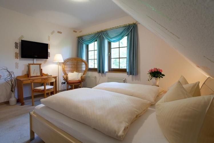 Honeymoon Suite