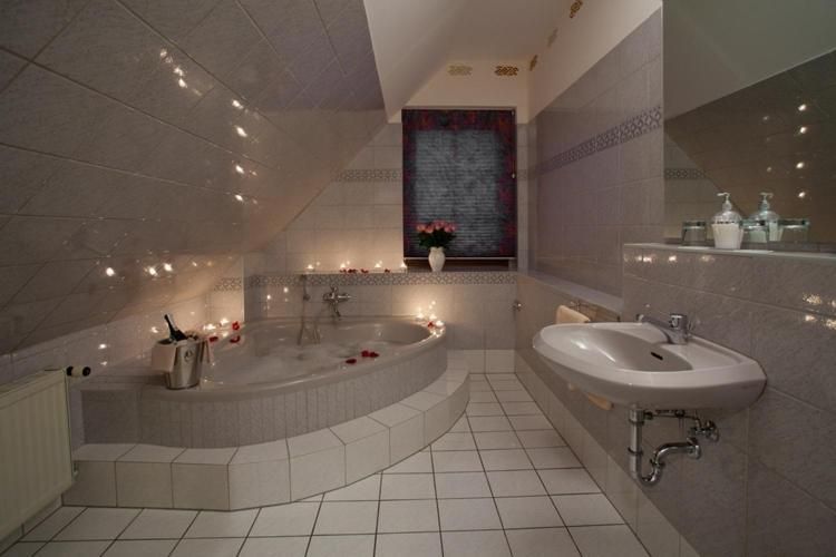 Honeymoon Suite
