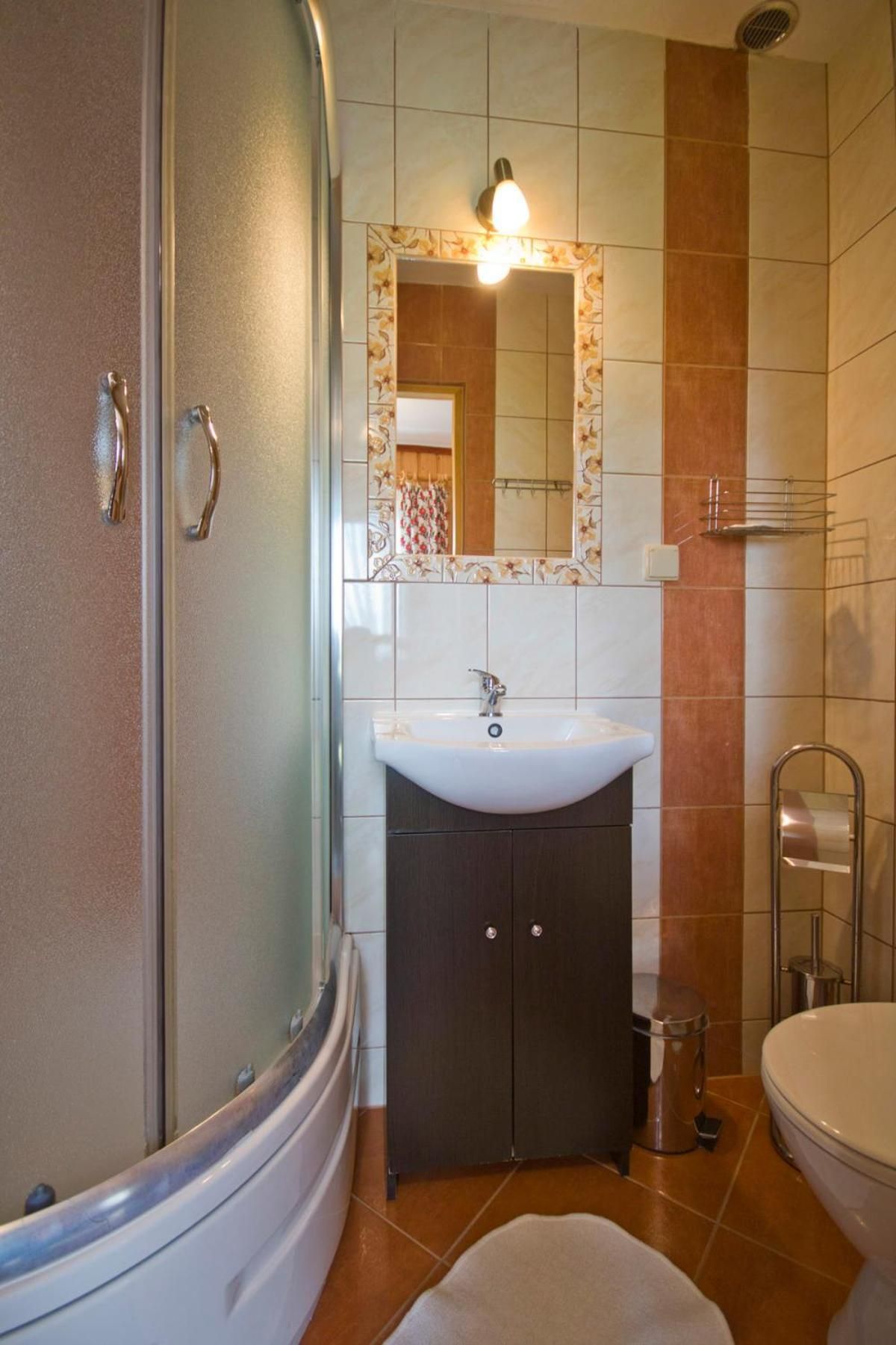 Quadruple Room with Private Bathroom