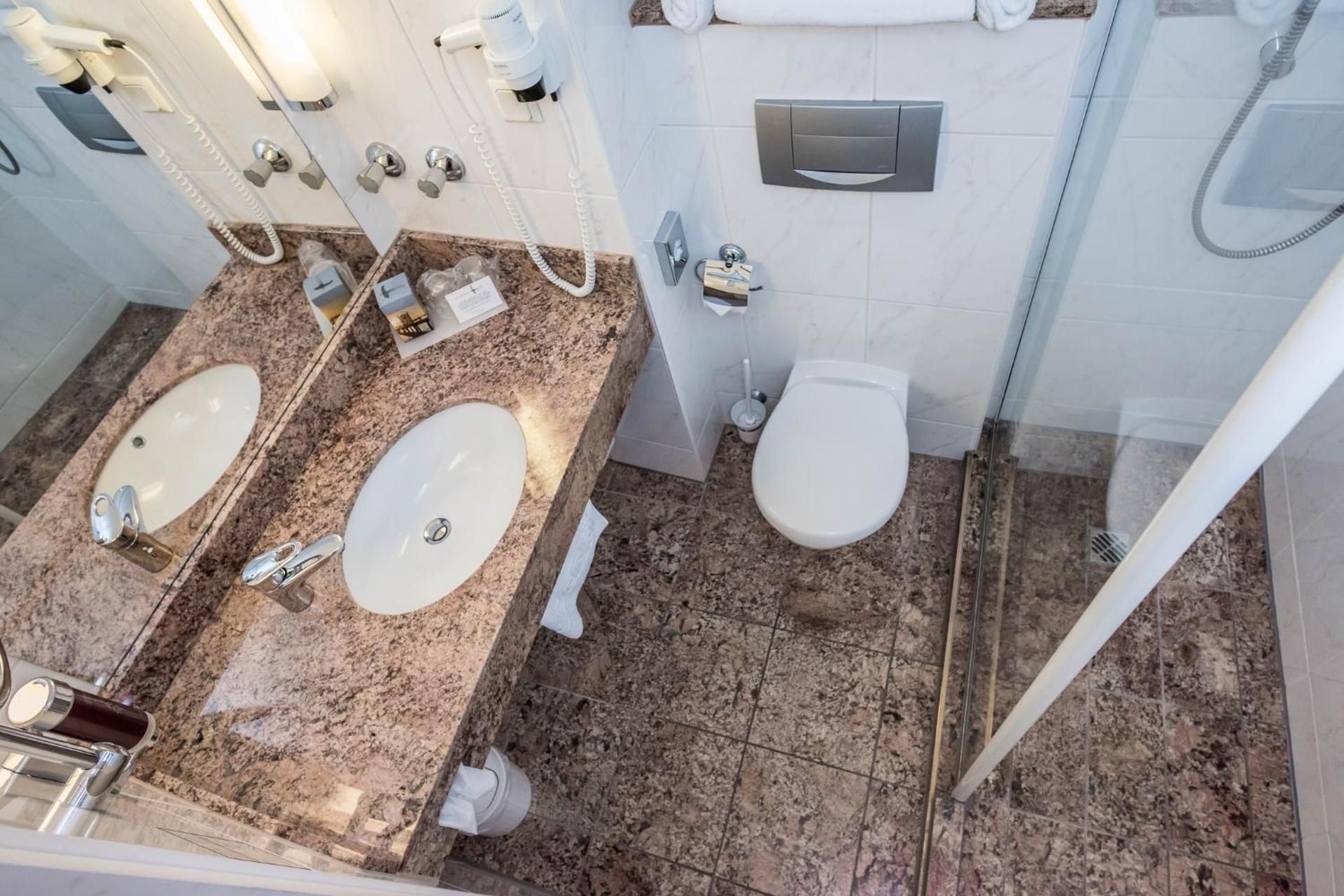 Ammersee Hotel Standard Double Room with Lake View and Balcony 3