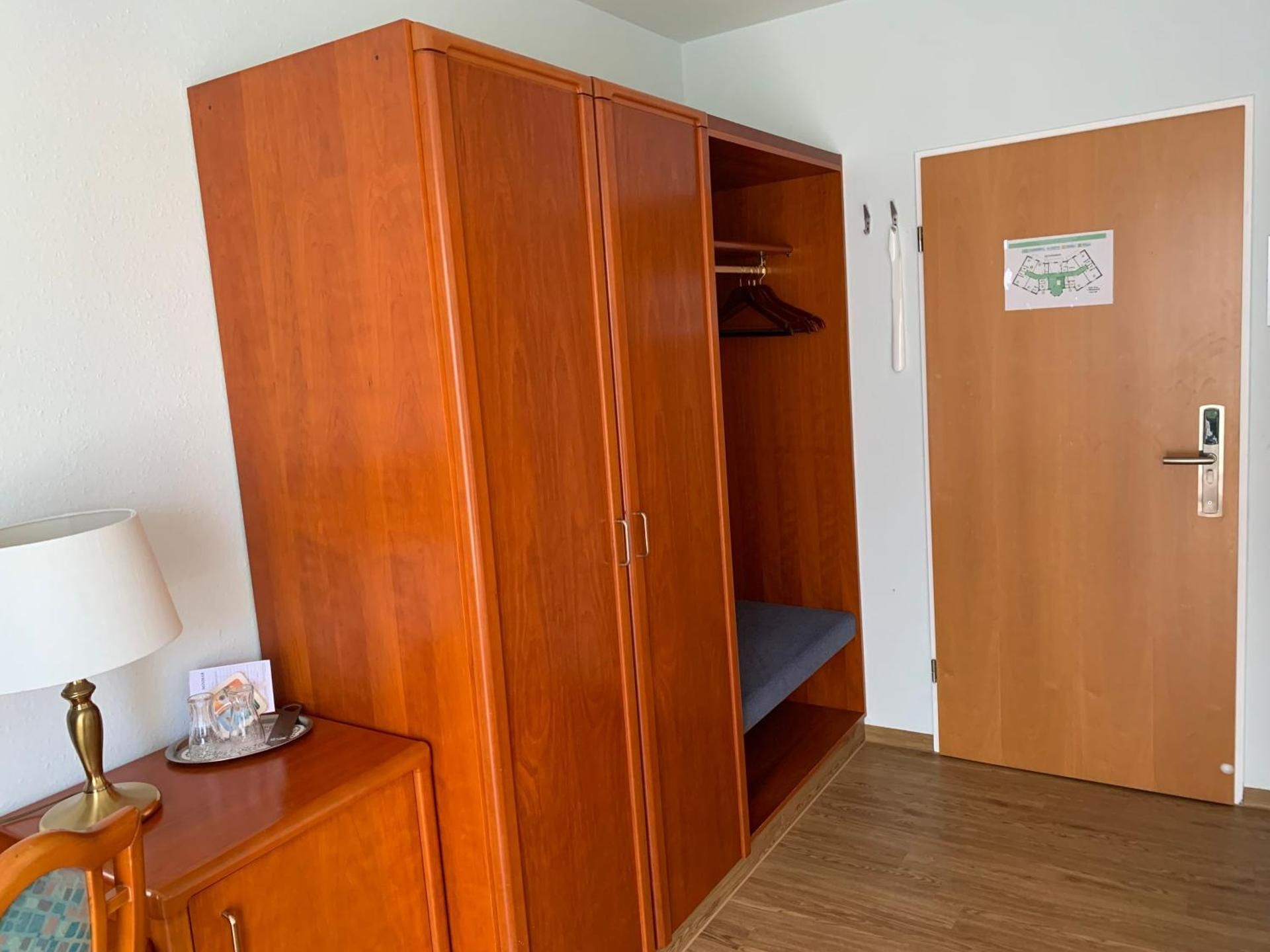 Hotel Flora Classic Double Room with Balcony 3