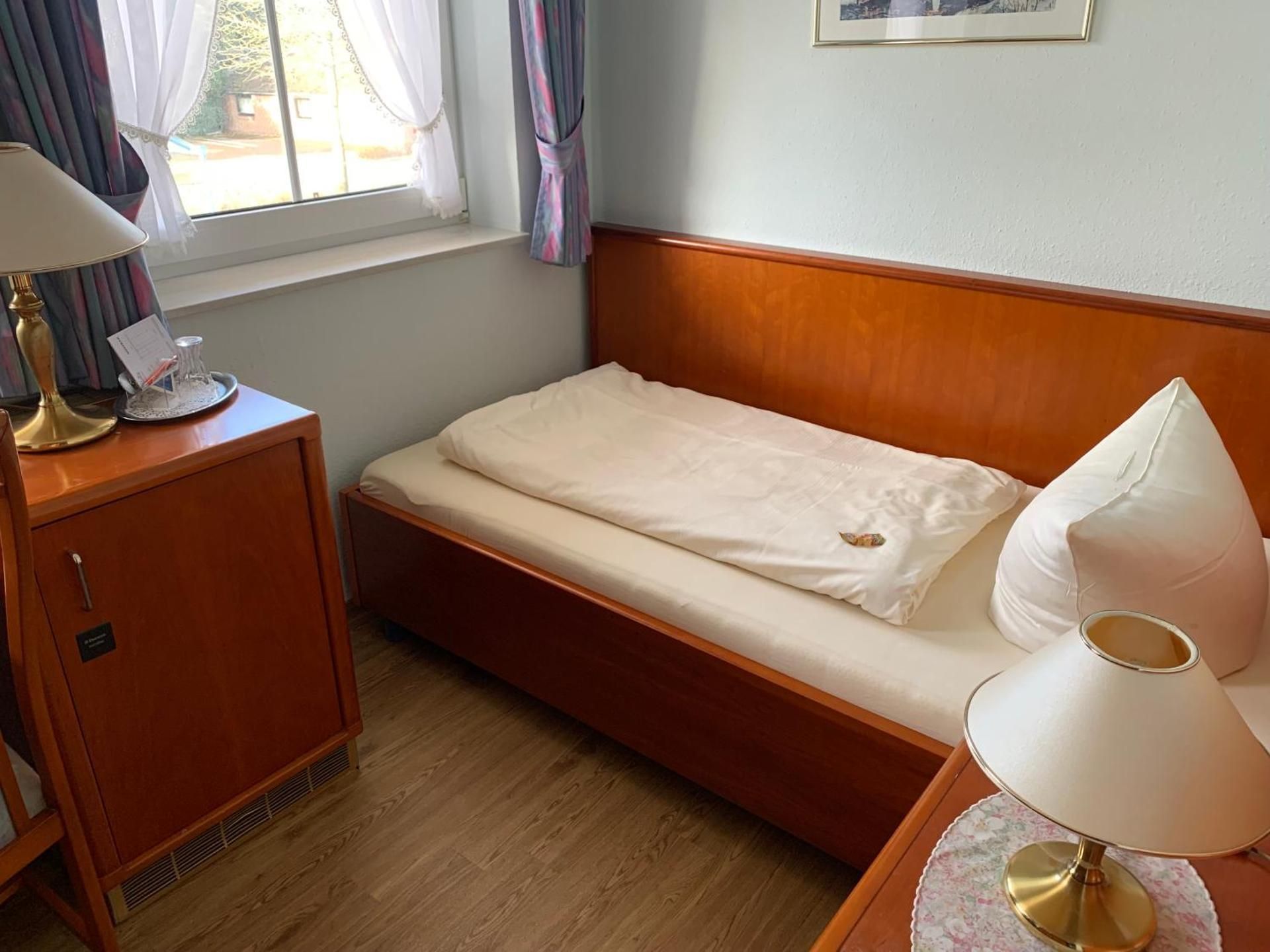 Hotel Flora Single Room