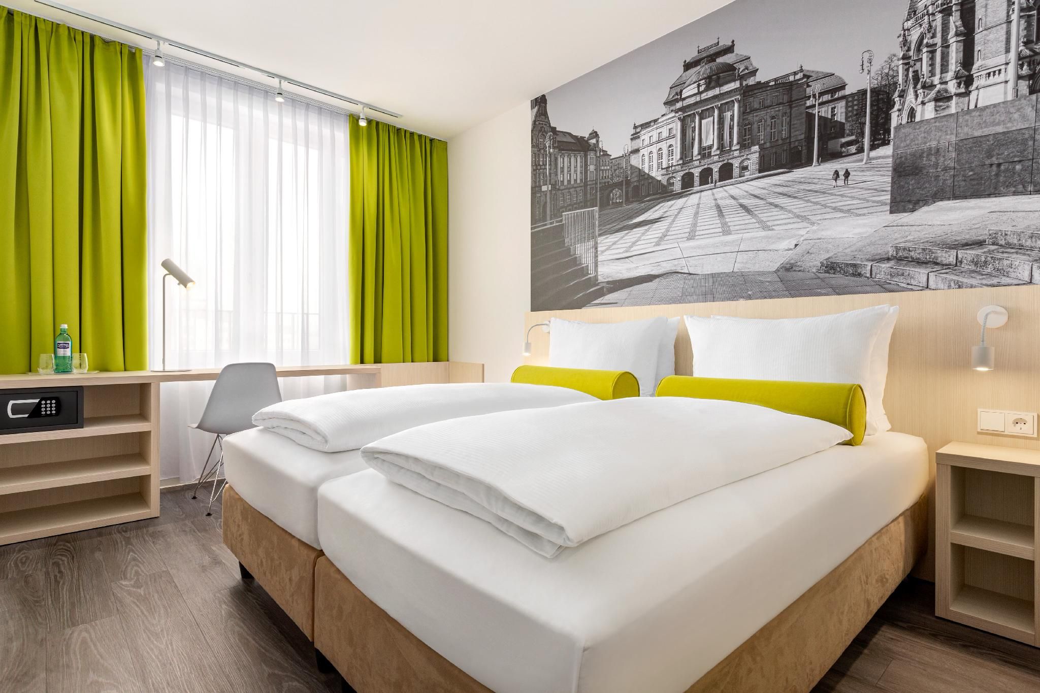 Super 8 by Wyndham Chemnitz Standard Double Adjoining Room