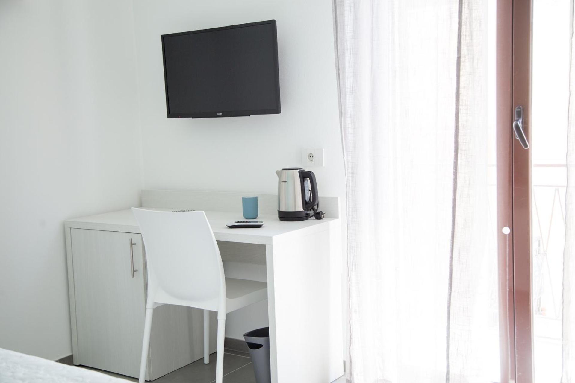 Deluxe Double Room with Balcony and Sea View