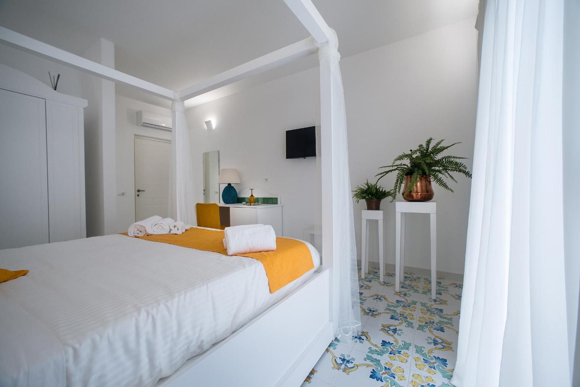 Deluxe Room (2 Adults + 1 Child)