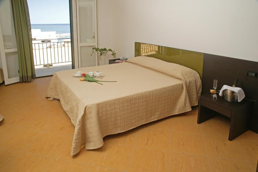 Castellammare Smart Rooms Triple Room