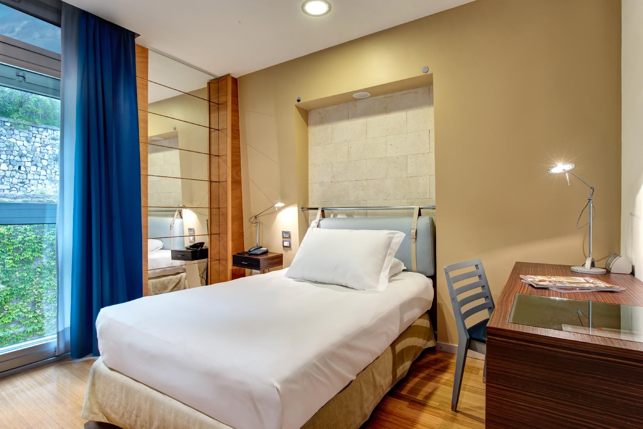 Mountain View Room