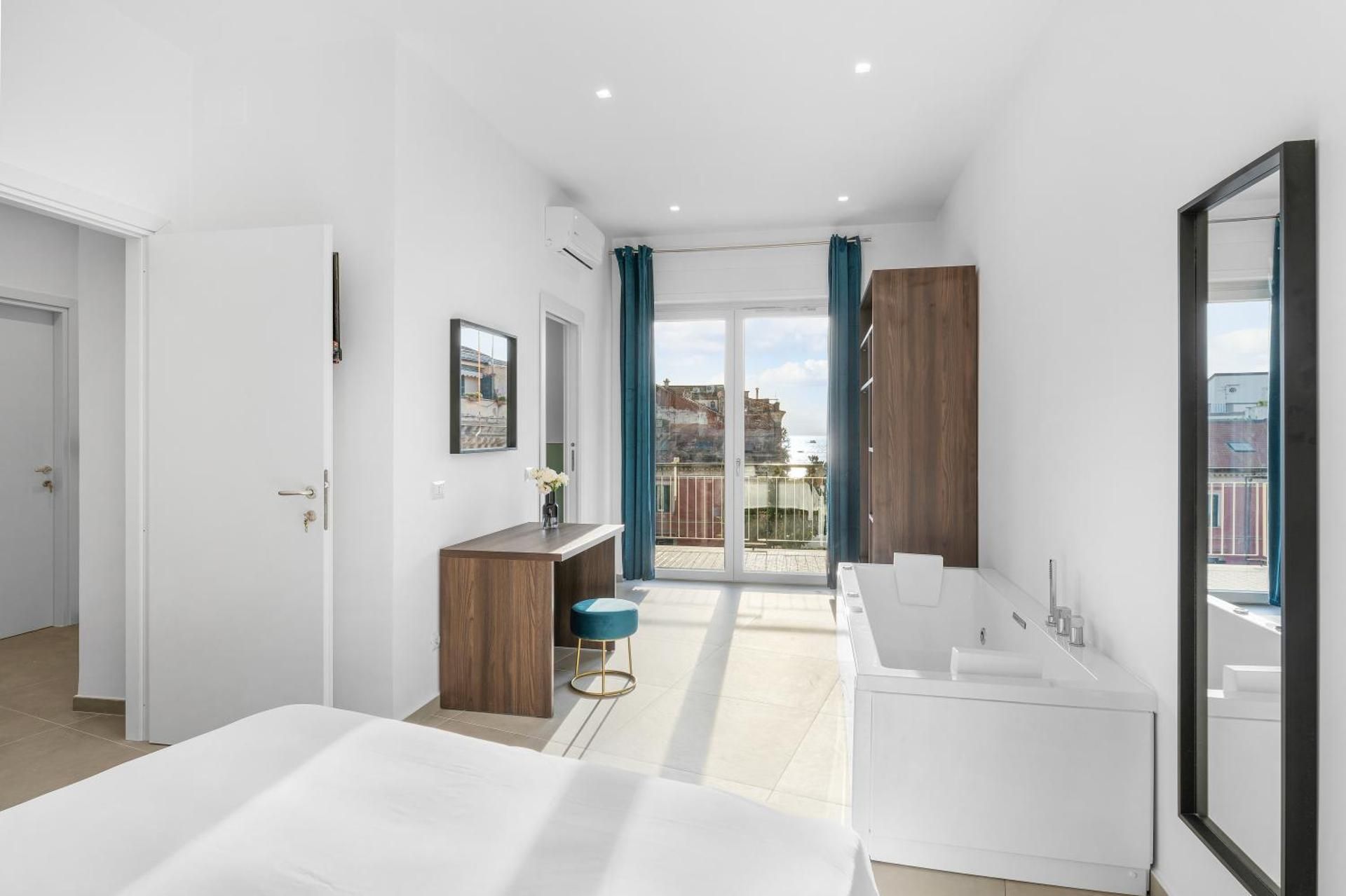 King Room with Spa Bath