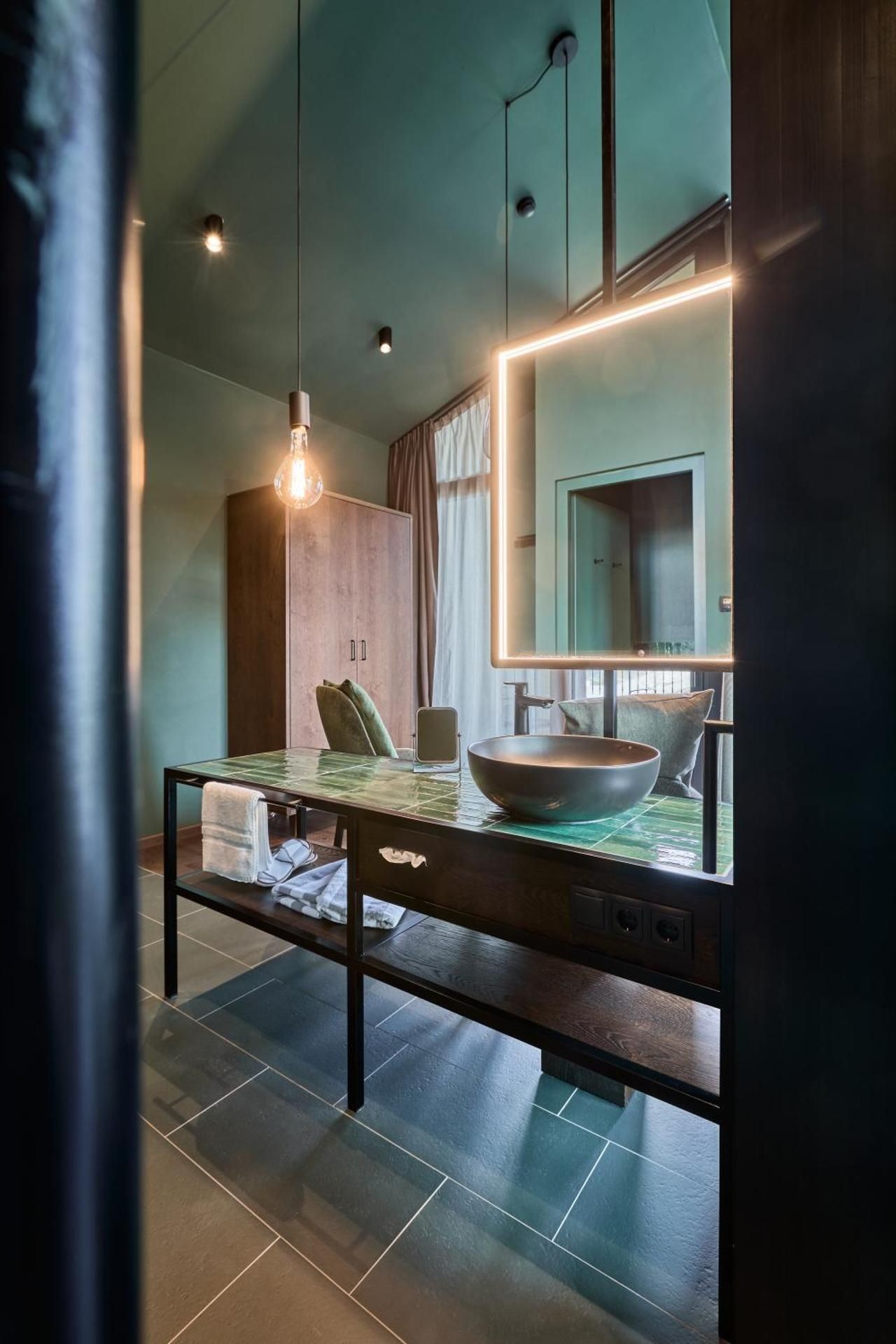 Suite with Sauna and Garden View