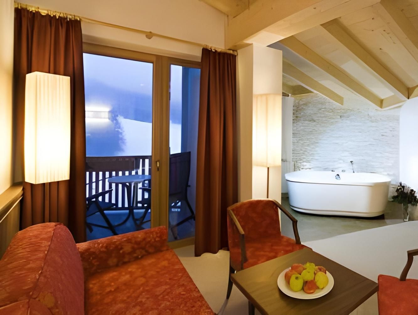 Deluxe Suite with Balcony