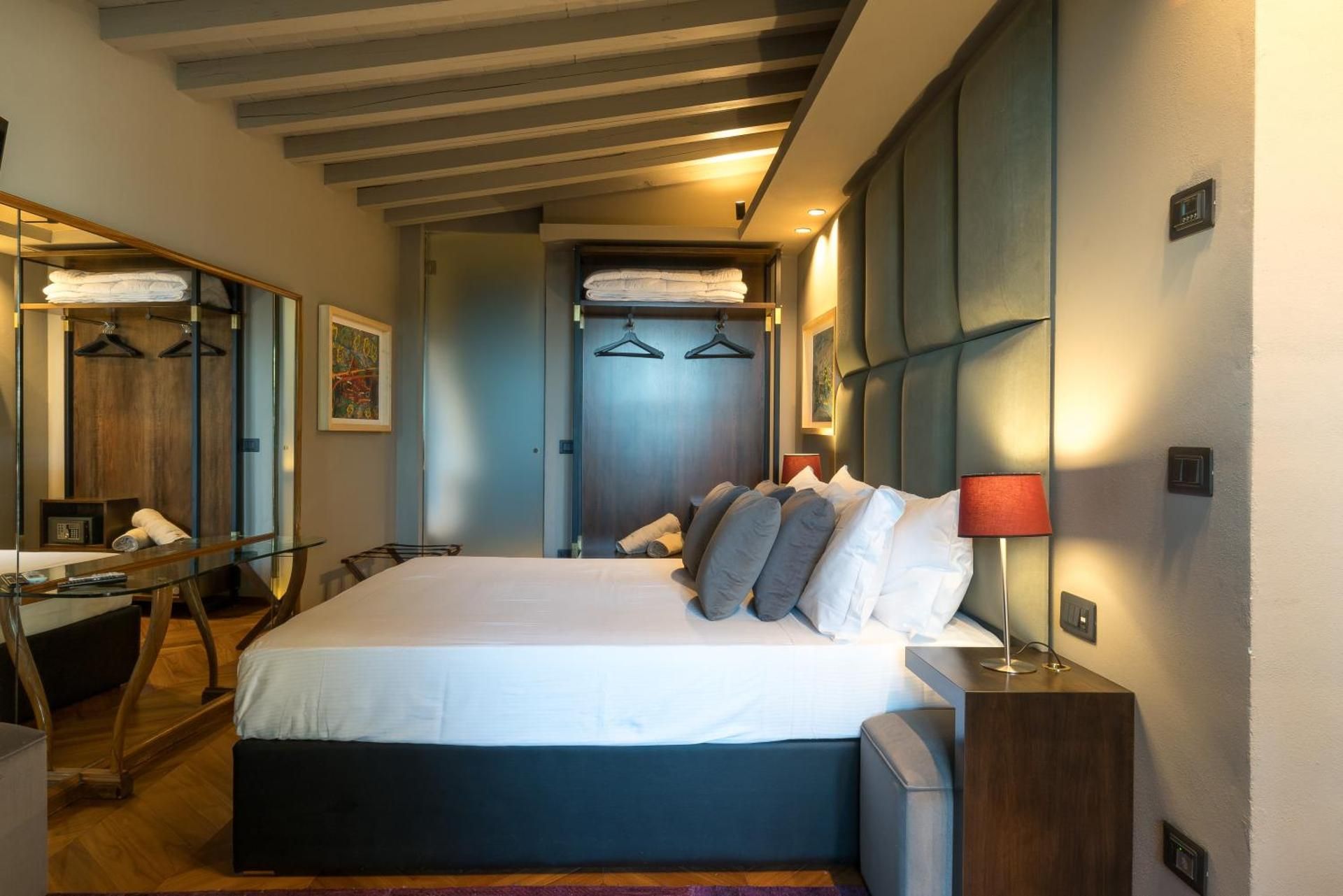 Apartment with Garden View