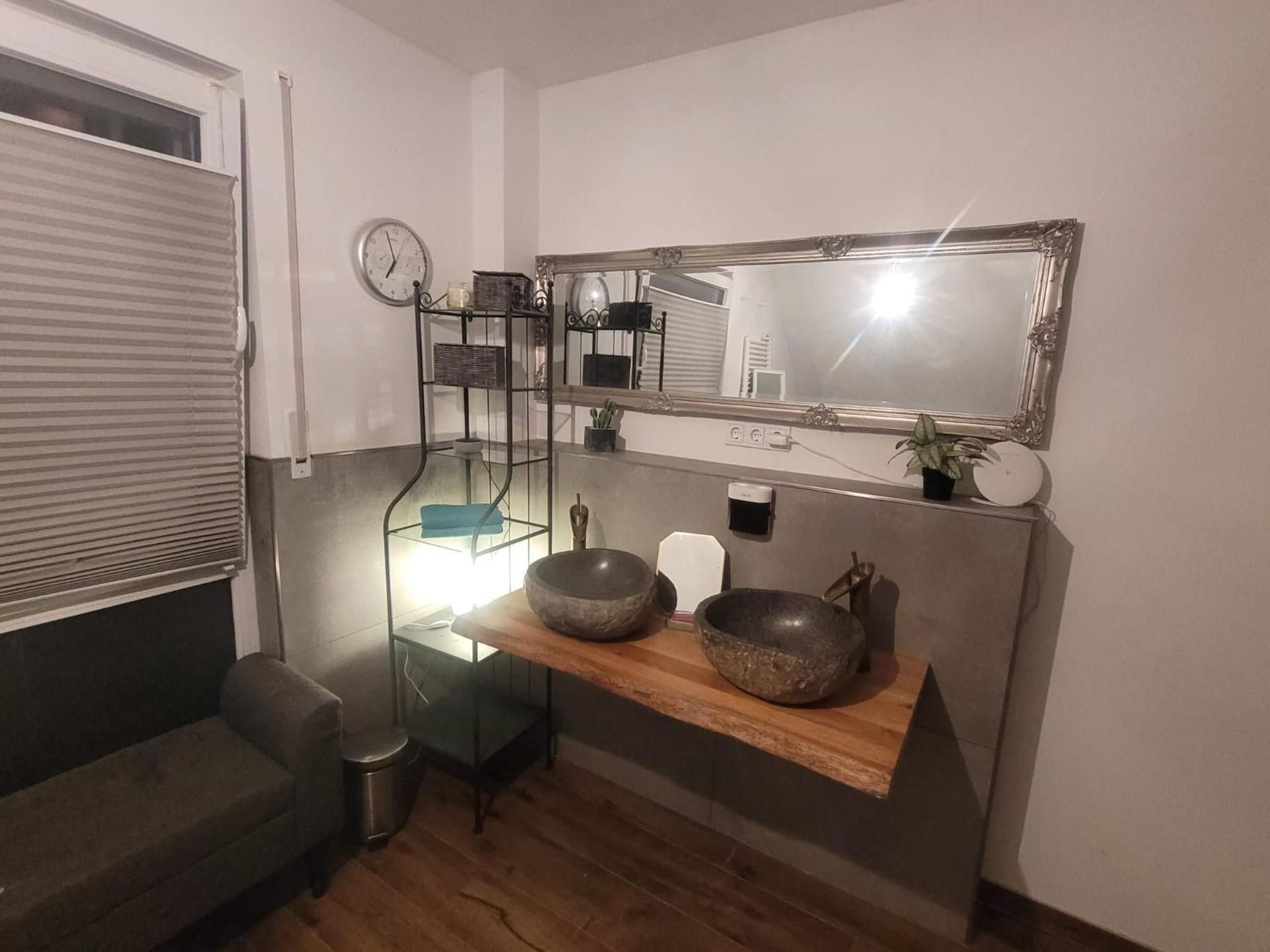 Deluxe Double Room (2 Adults + 1 Child)