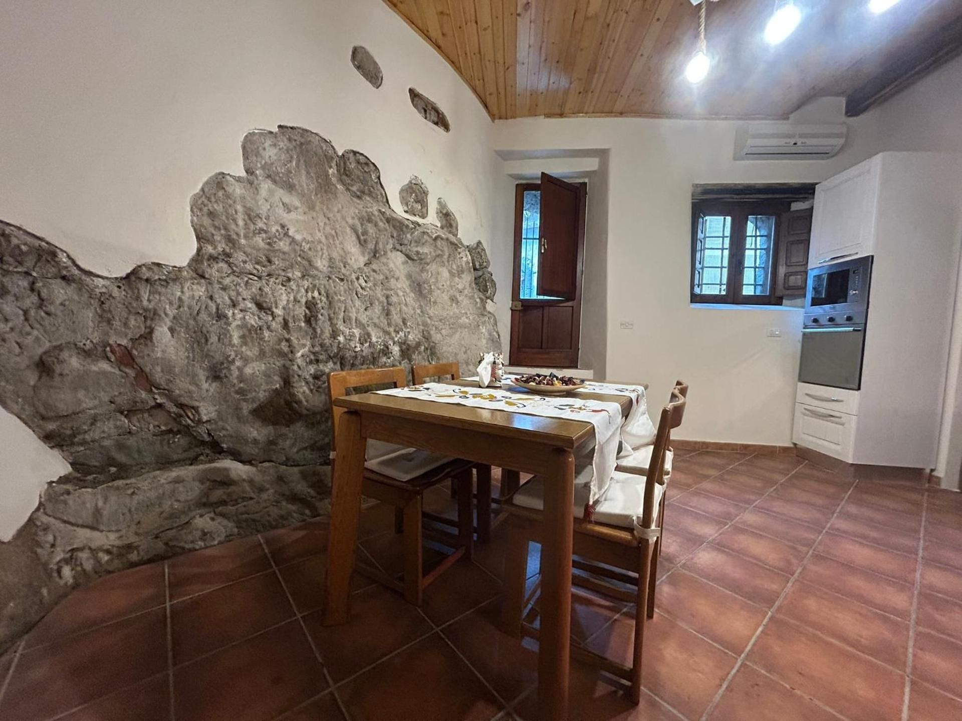 Casa Fiore nella Roccia