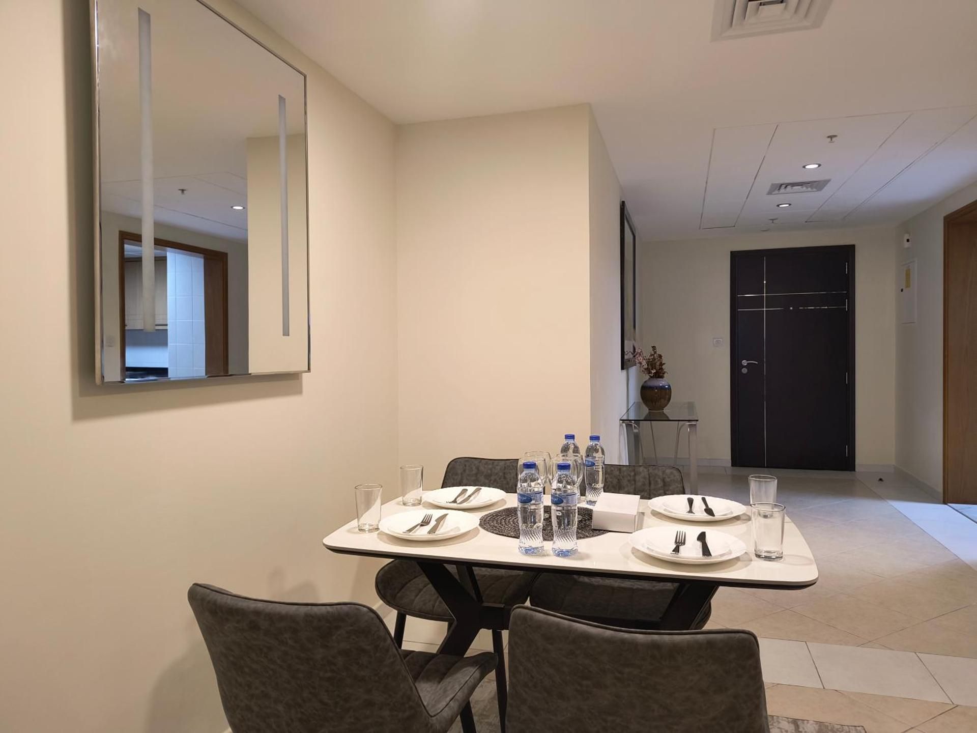 Trinity Holiday Homes - Sheikh Zayed Road Near to Financial Center Metro Station