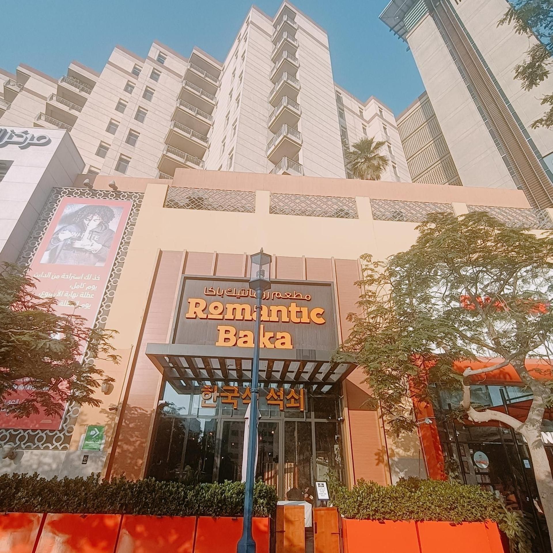 2016 Queen Room in hotel apartments with private and attached bathroom Close to Union Metro Station 