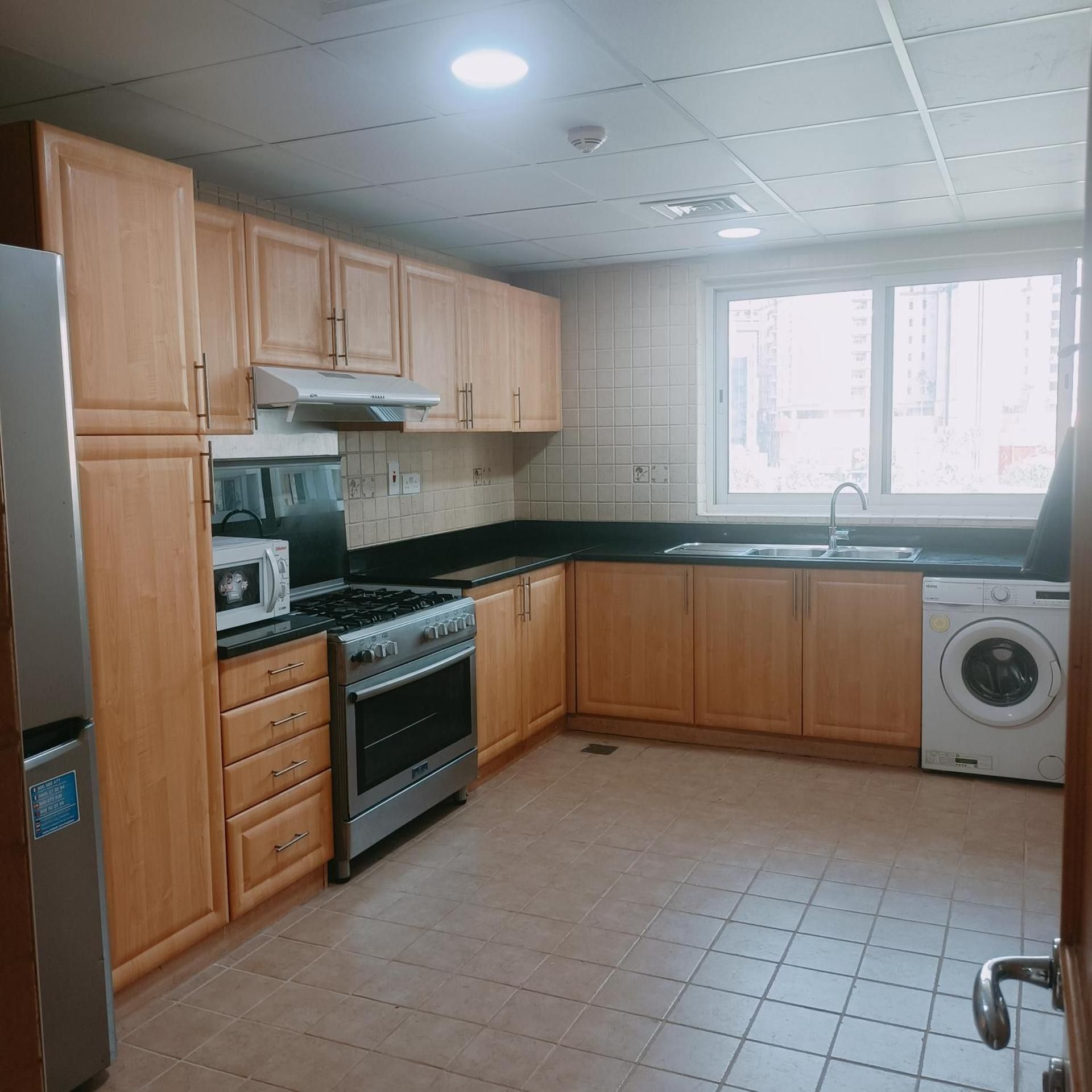 2016 Queen Room in hotel apartments with private and attached bathroom Close to Union Metro Station 