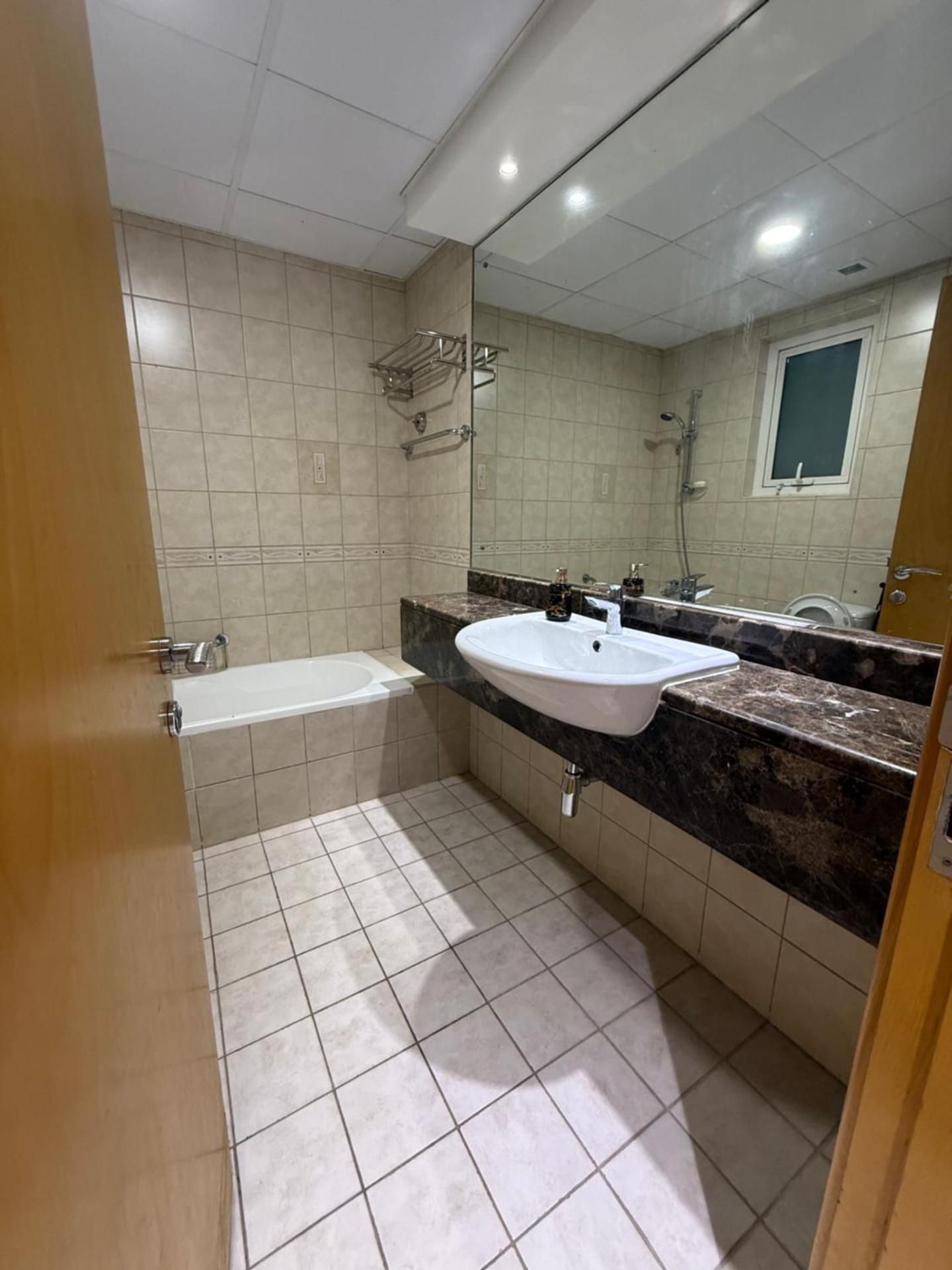 Deluxe One-Bedroom Apartment