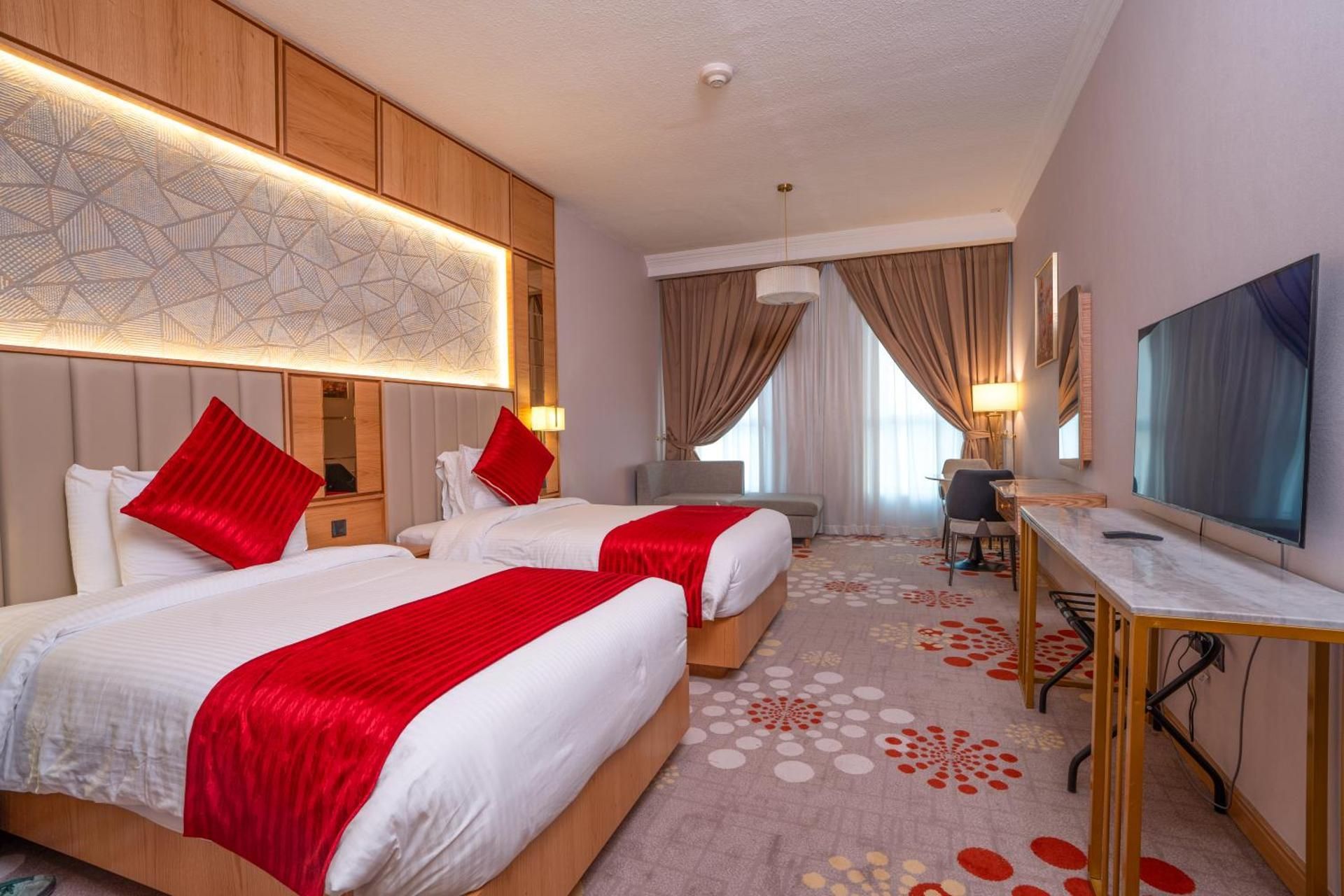 Deluxe Room (2 Adults + 1 Child)