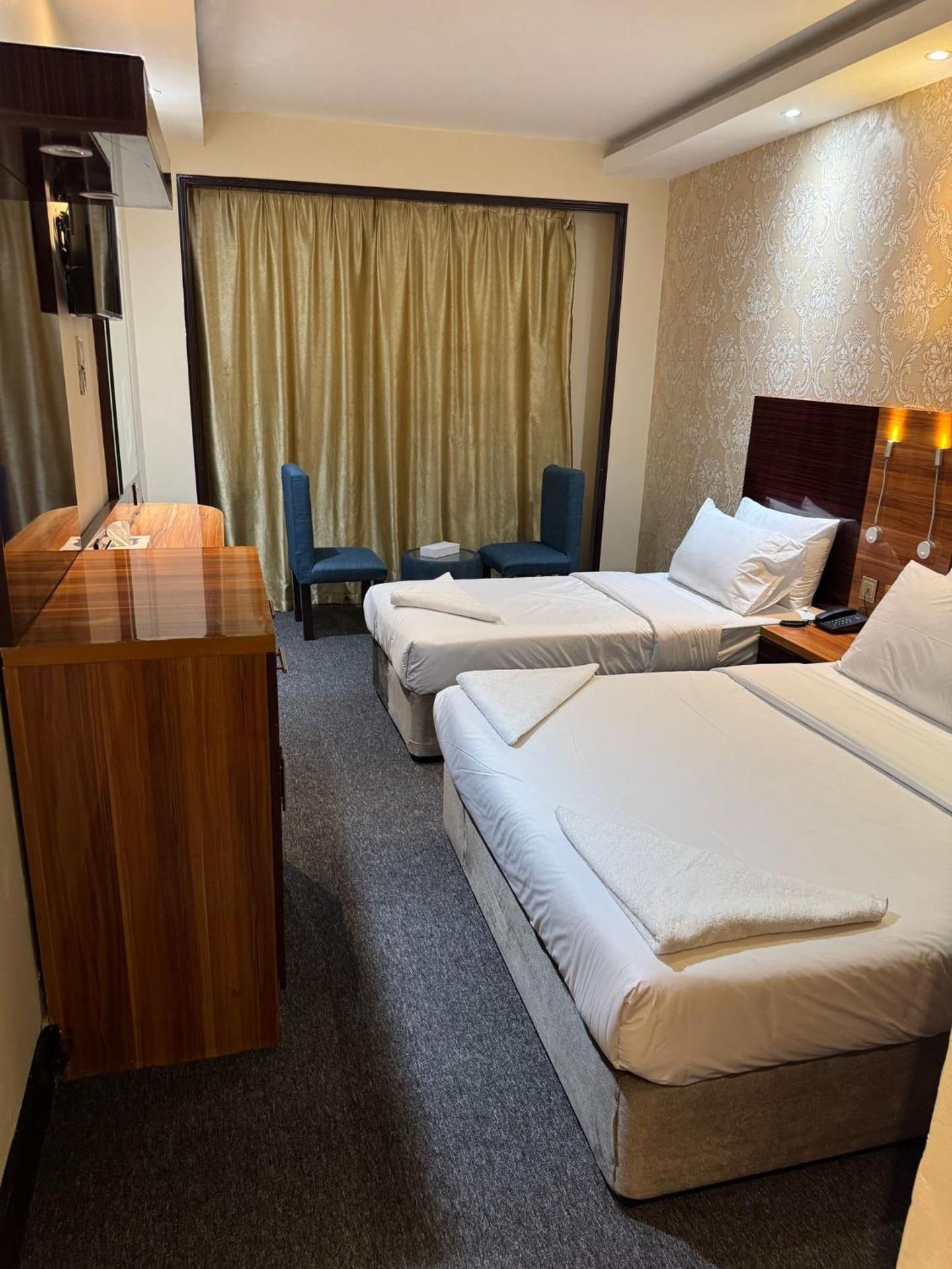 Deluxe Family Room