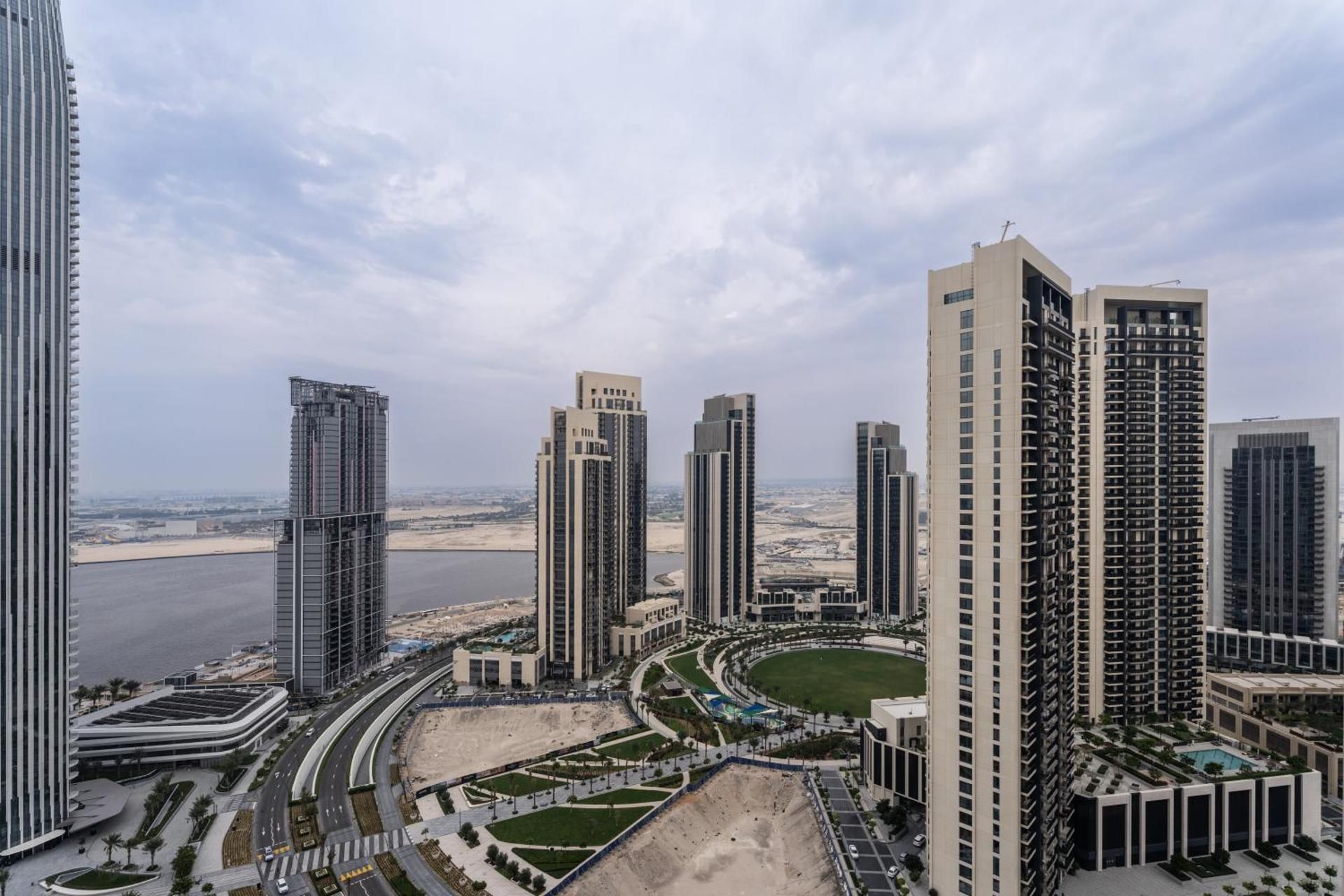 Elegant Luxury Apartment with Stunning Lake Views in Dubai Creek Harbour By AYA Boutique