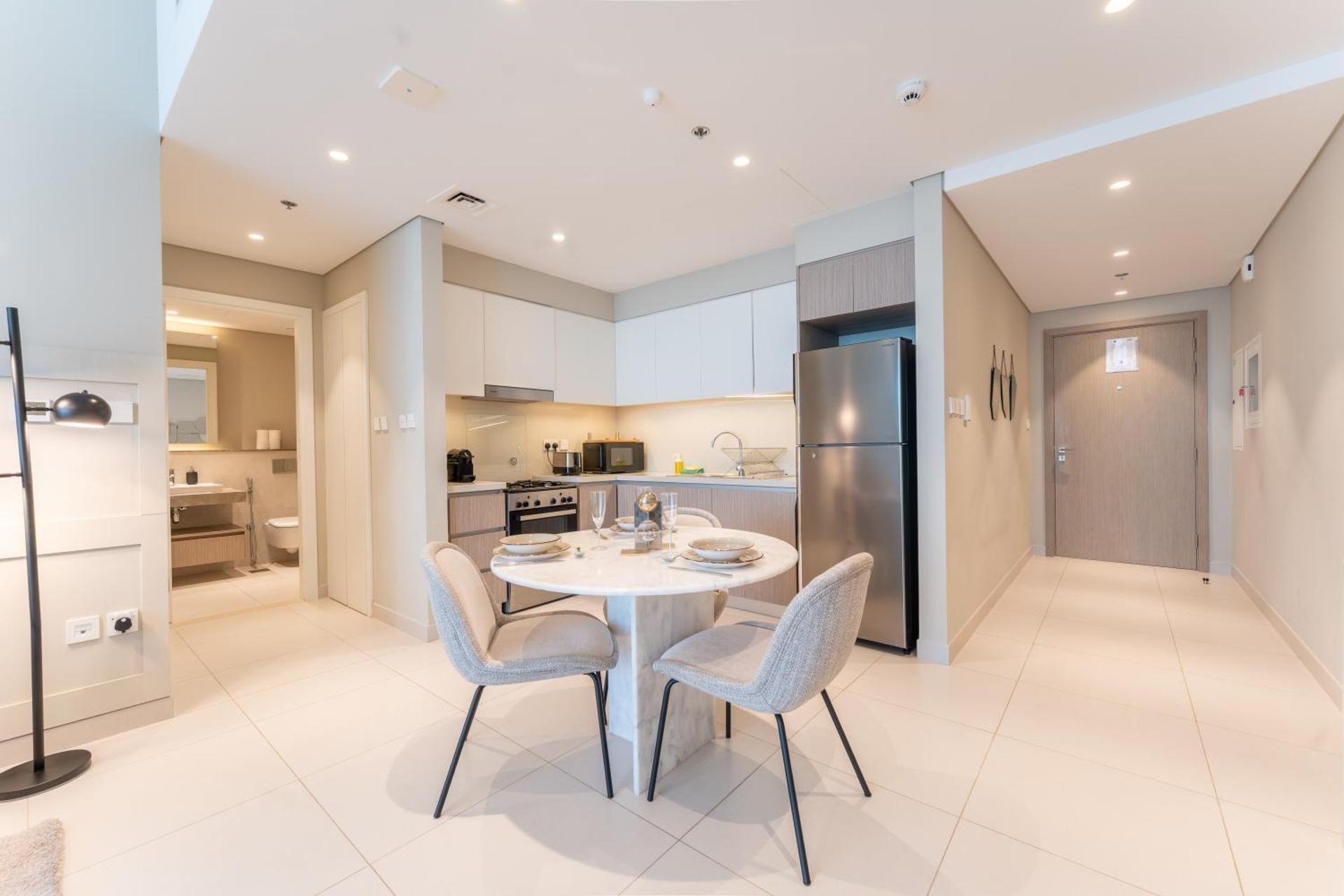 Elegant Luxury Apartment with Stunning Lake Views in Dubai Creek Harbour By AYA Boutique