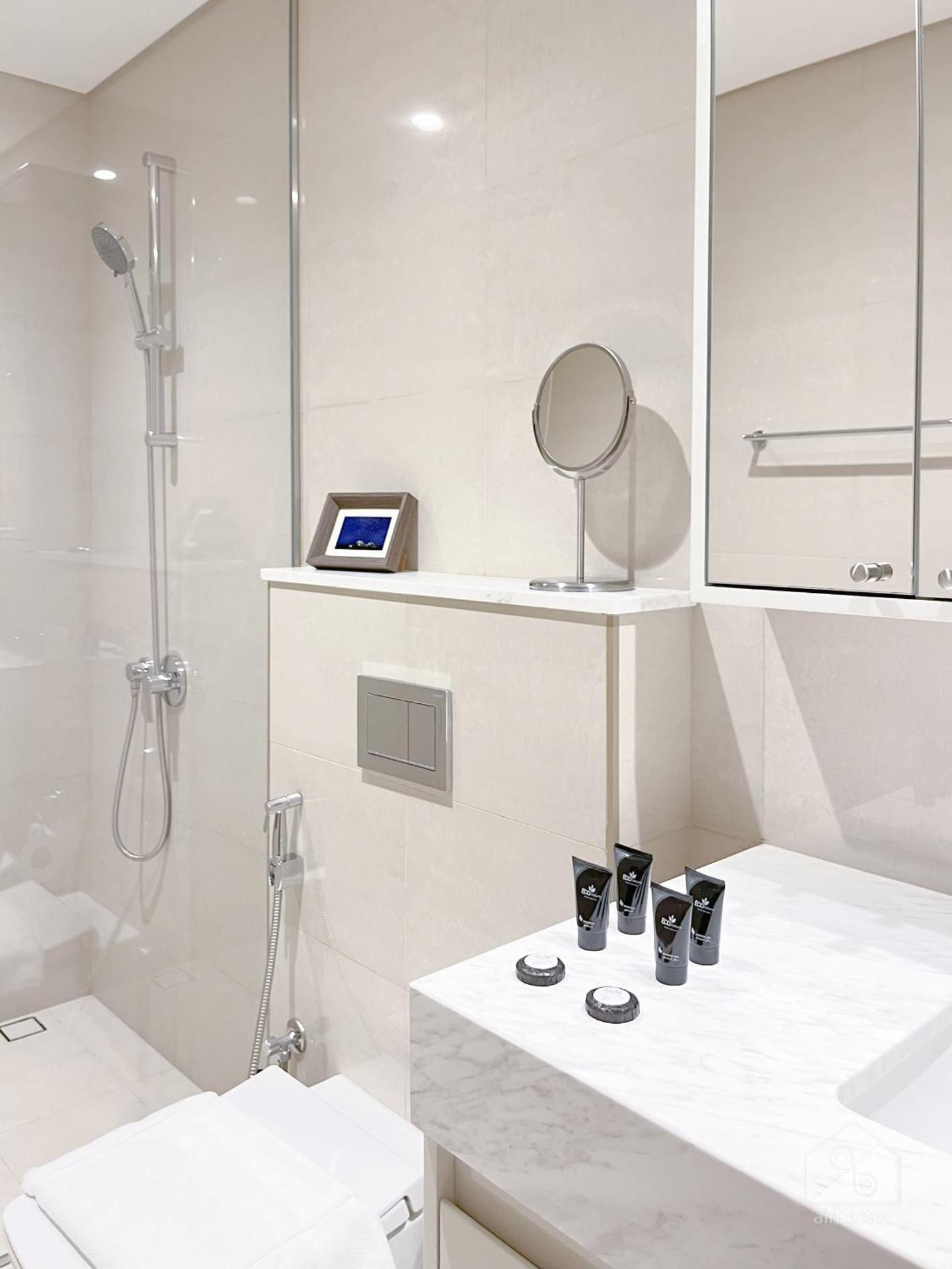 One-Bedroom Deluxe Apartment