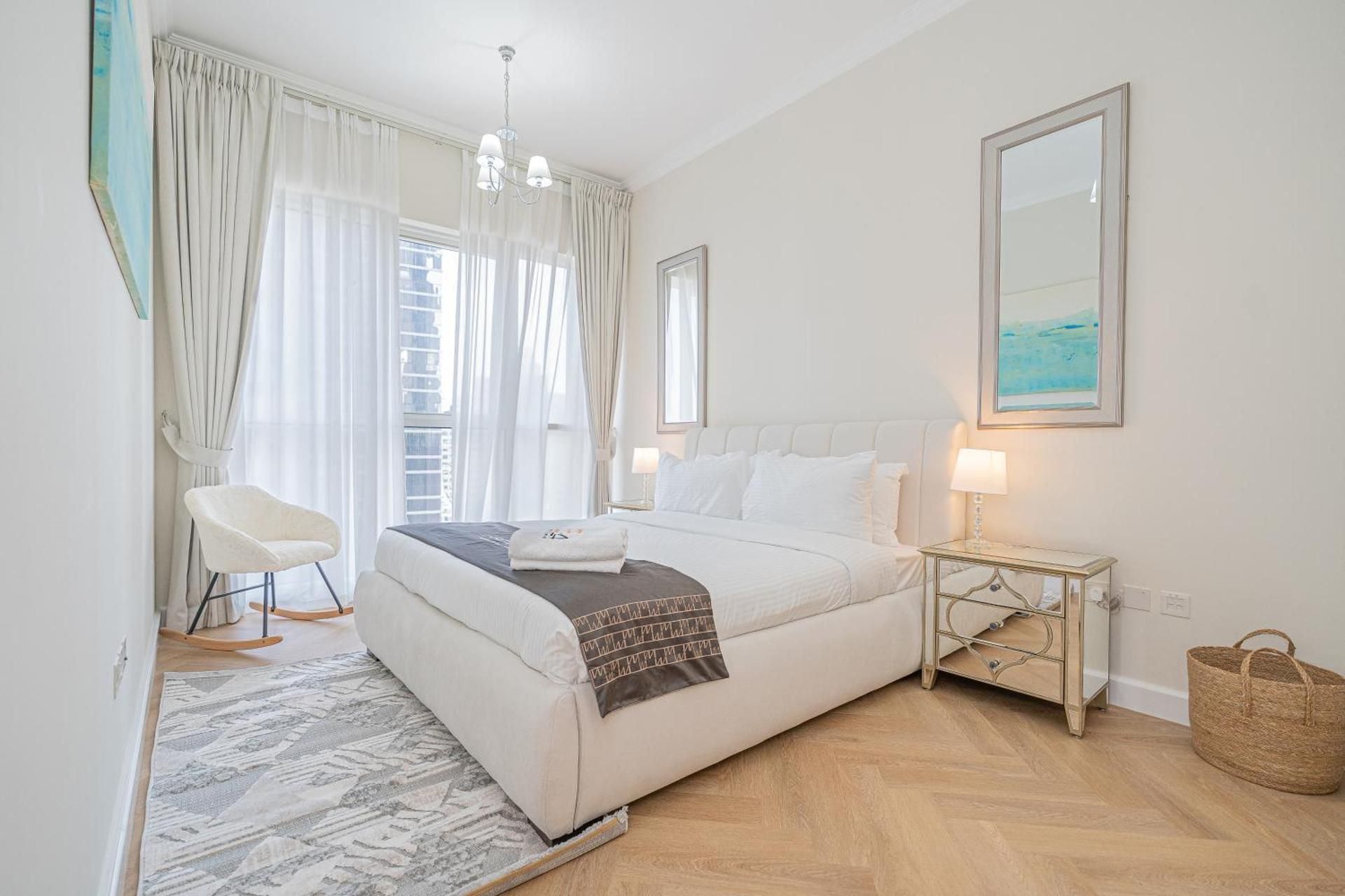 One-Bedroom Apartment with View