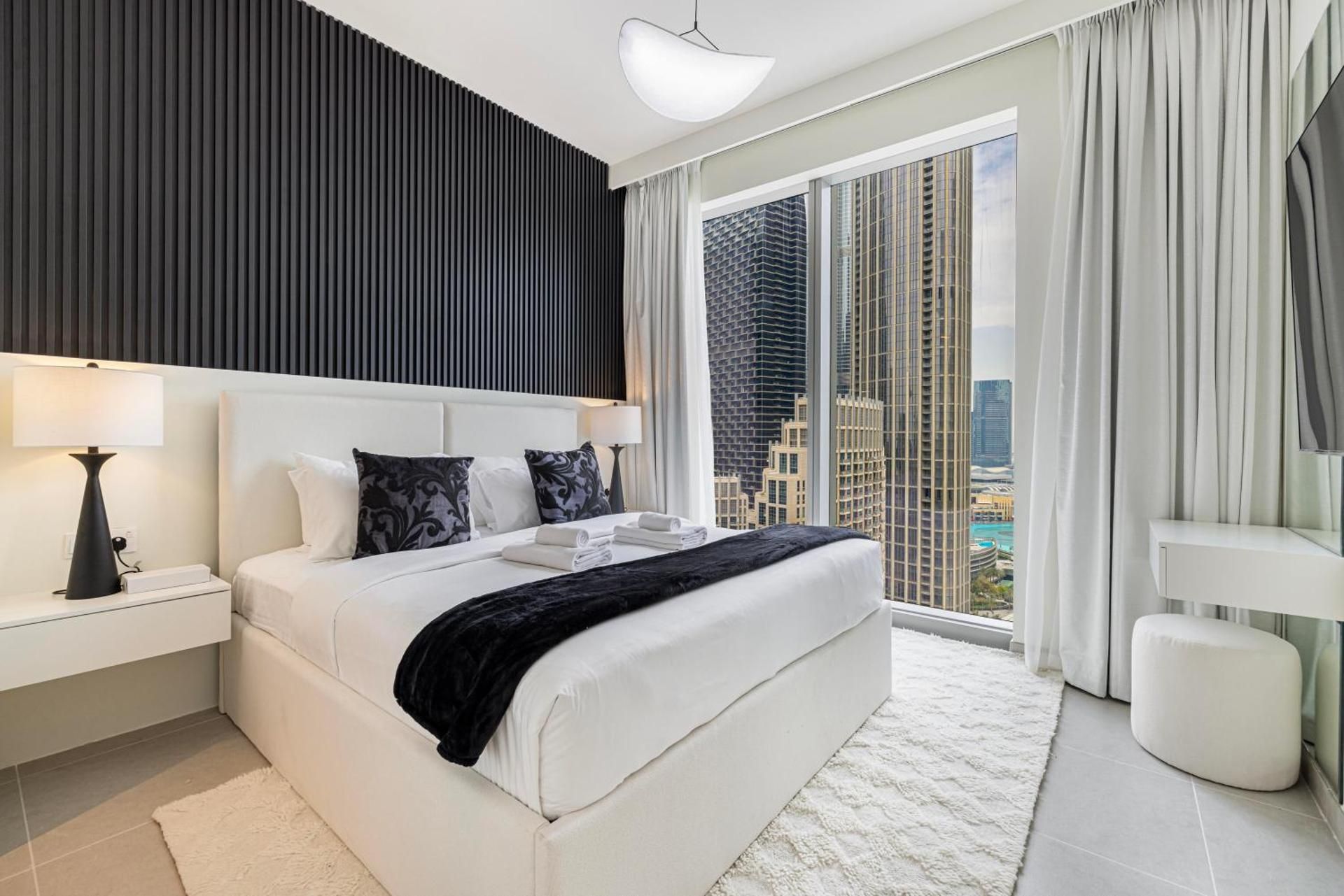 Four-Bedroom Apartment with Lake View