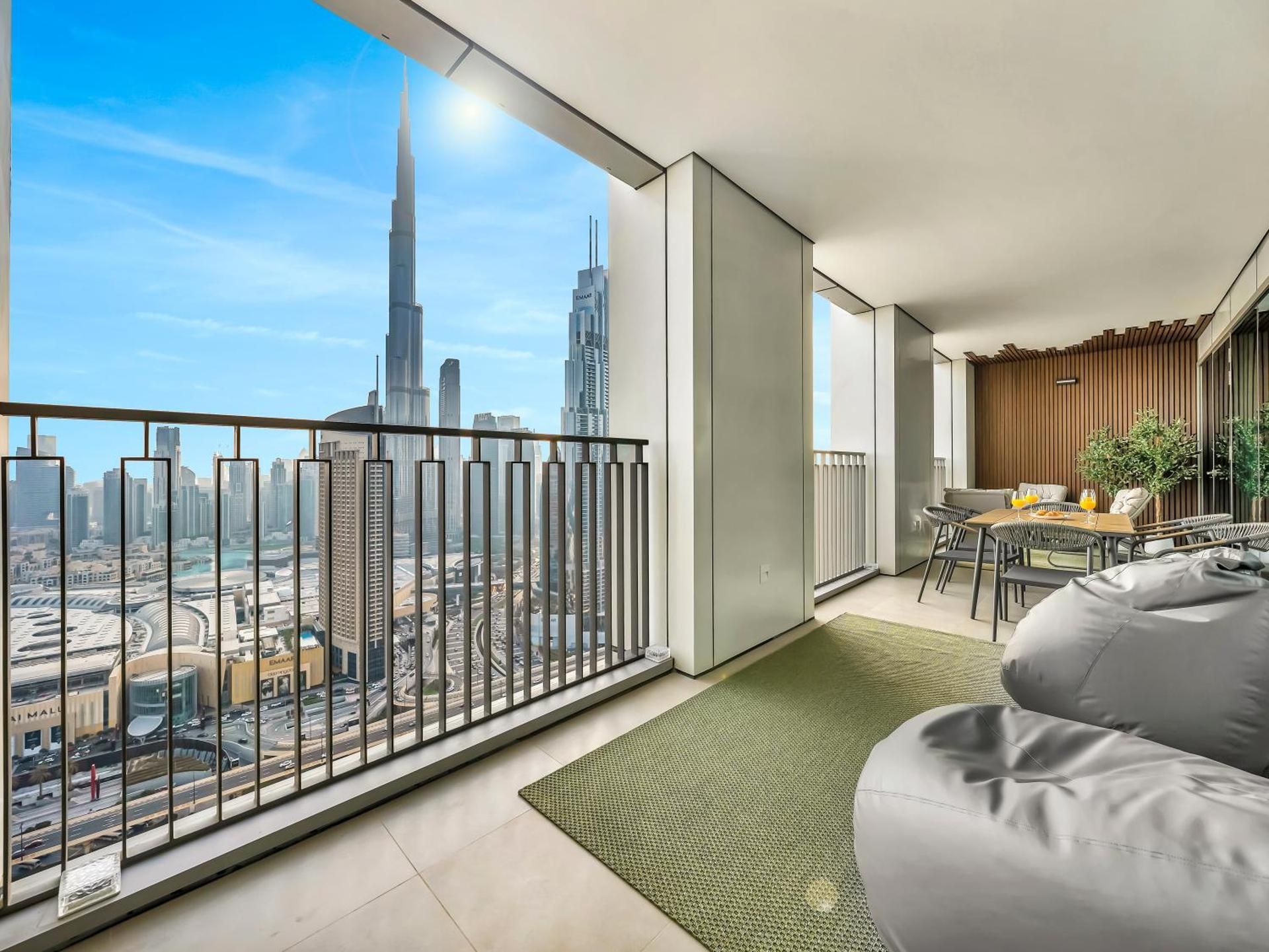 Four-Bedroom Apartment with Balcony 